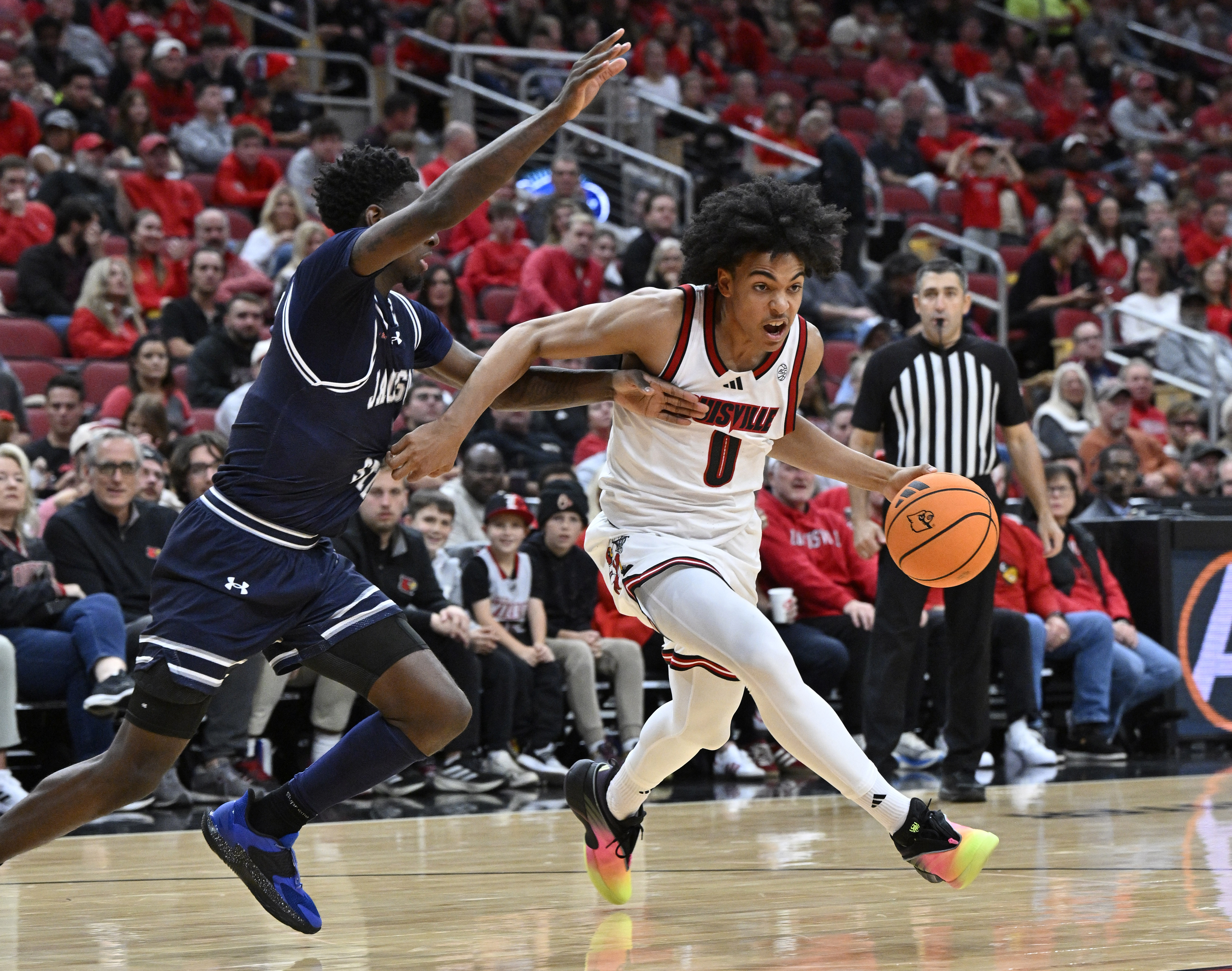 Louisville Cardinals guard Mikel Brown Jr. (0) dribbles as part of our Kentucky vs. Louisville prediction.