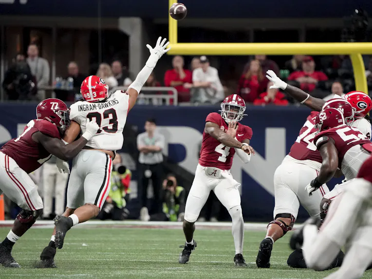 Alabama quarterback Jalen Milroe throws against the Georgia during the SEC Championship. Georgia vs. Alabama is a hot topic when it comes to college football Week 5 public betting trends.