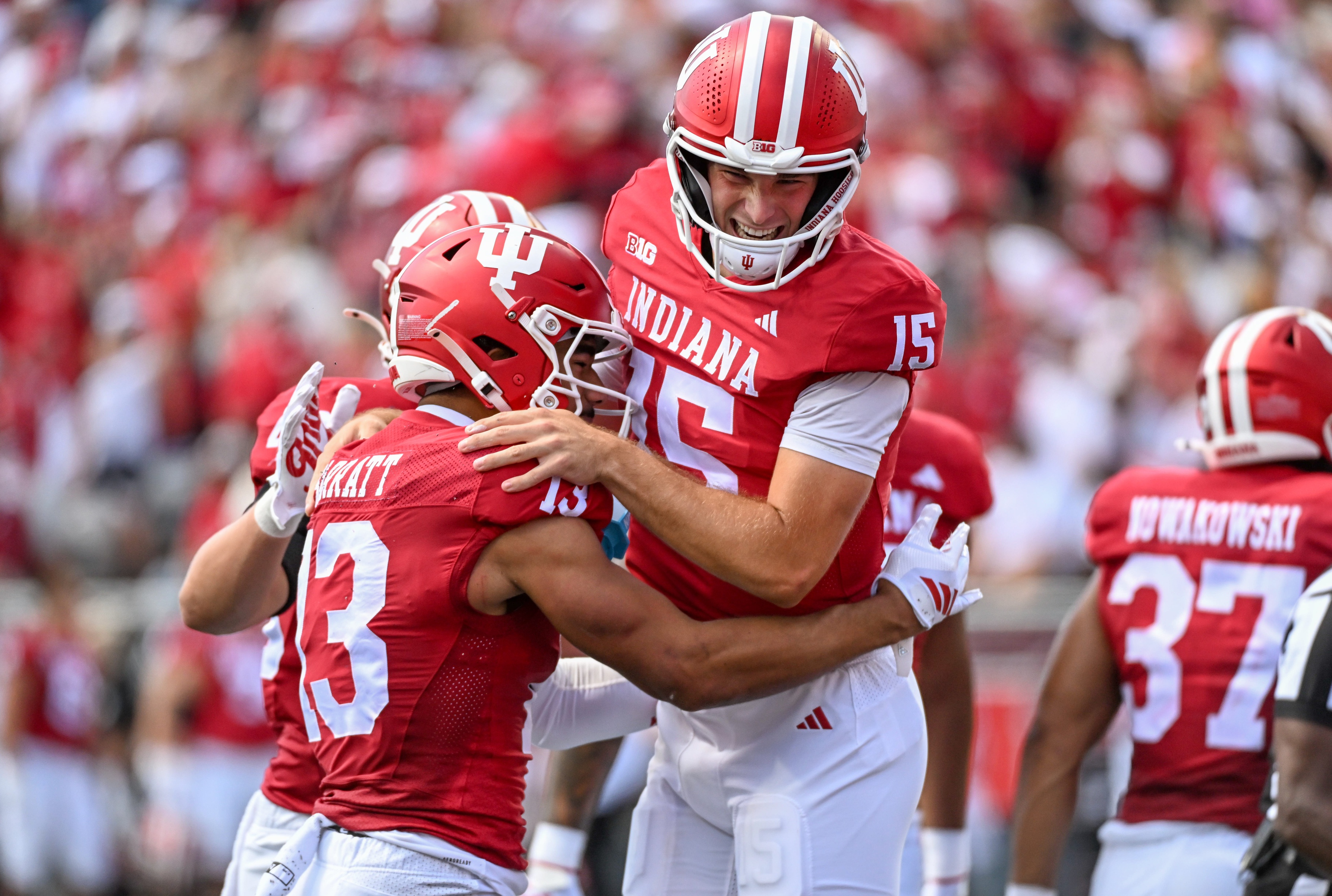 Early Illinois vs. Indiana Prediction, Odds & Picks for Week 4: College Football Preview