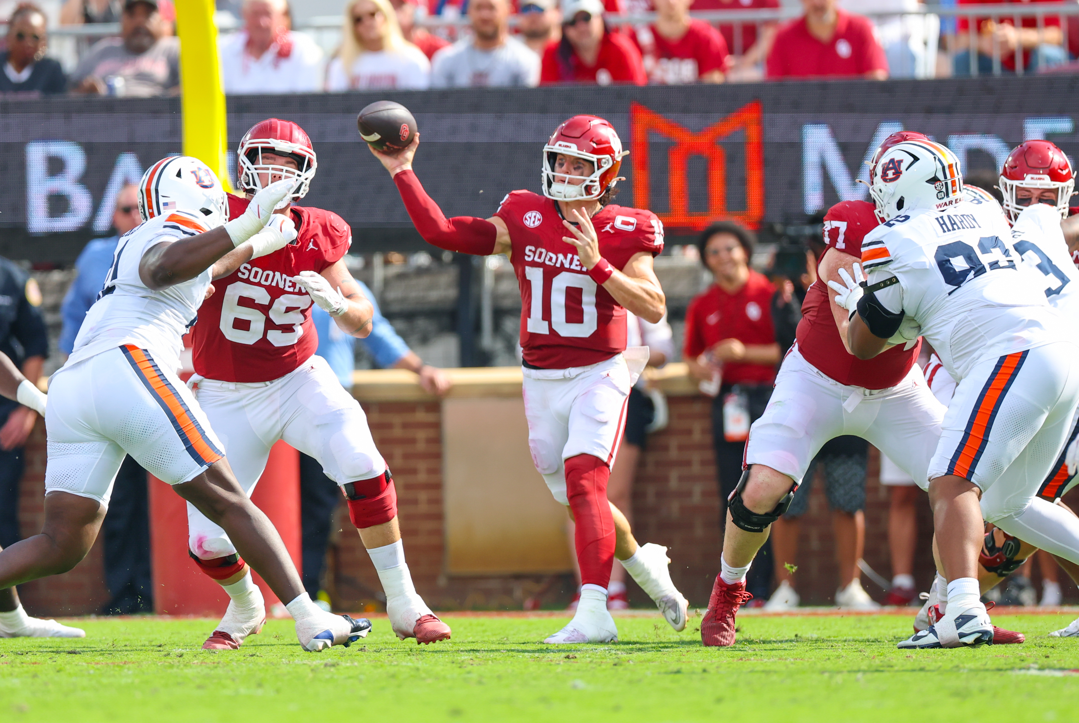 Heisman Trophy Odds 2025: Transfers Continue to Shine as Mateer, Mendoza, Moore Lead Race