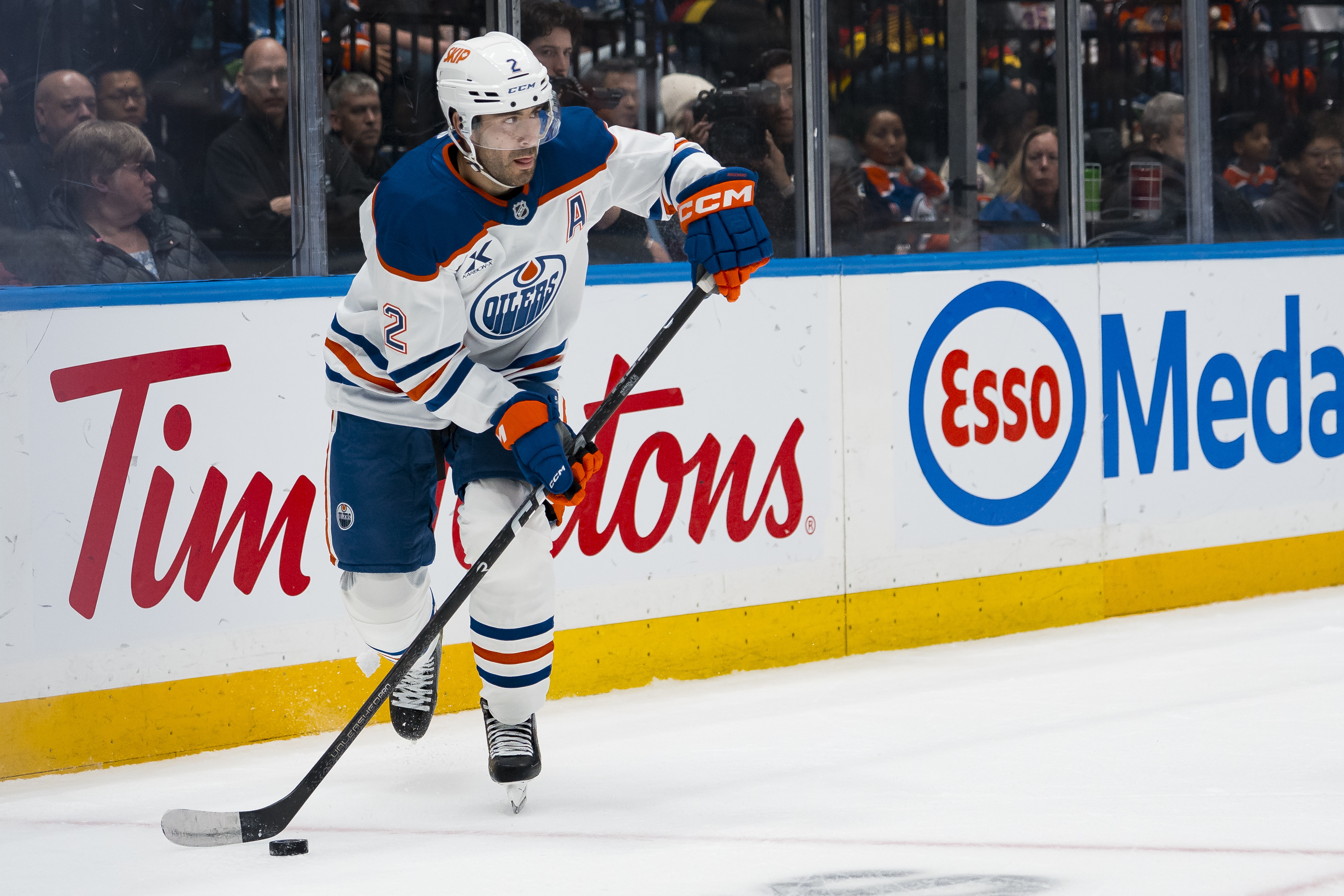 Edmonton Oilers defenseman Evan Bouchard (2) handles the puck against the Vancouver Canucks as take a closer look at the Norris Trophy odds.