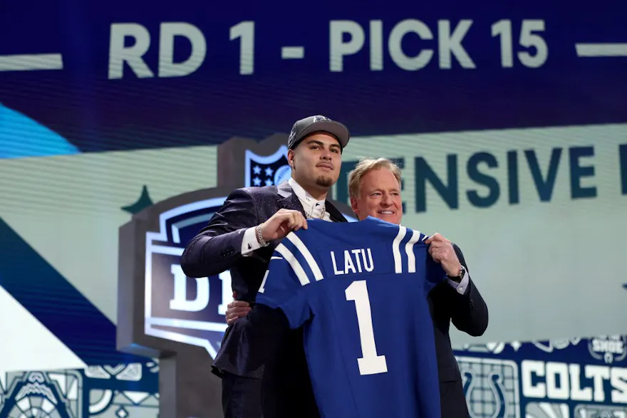 Laiatu Latu poses with NFL Commissioner Roger Goodell as we look at the NFL Defensive Rookie of the Year odds