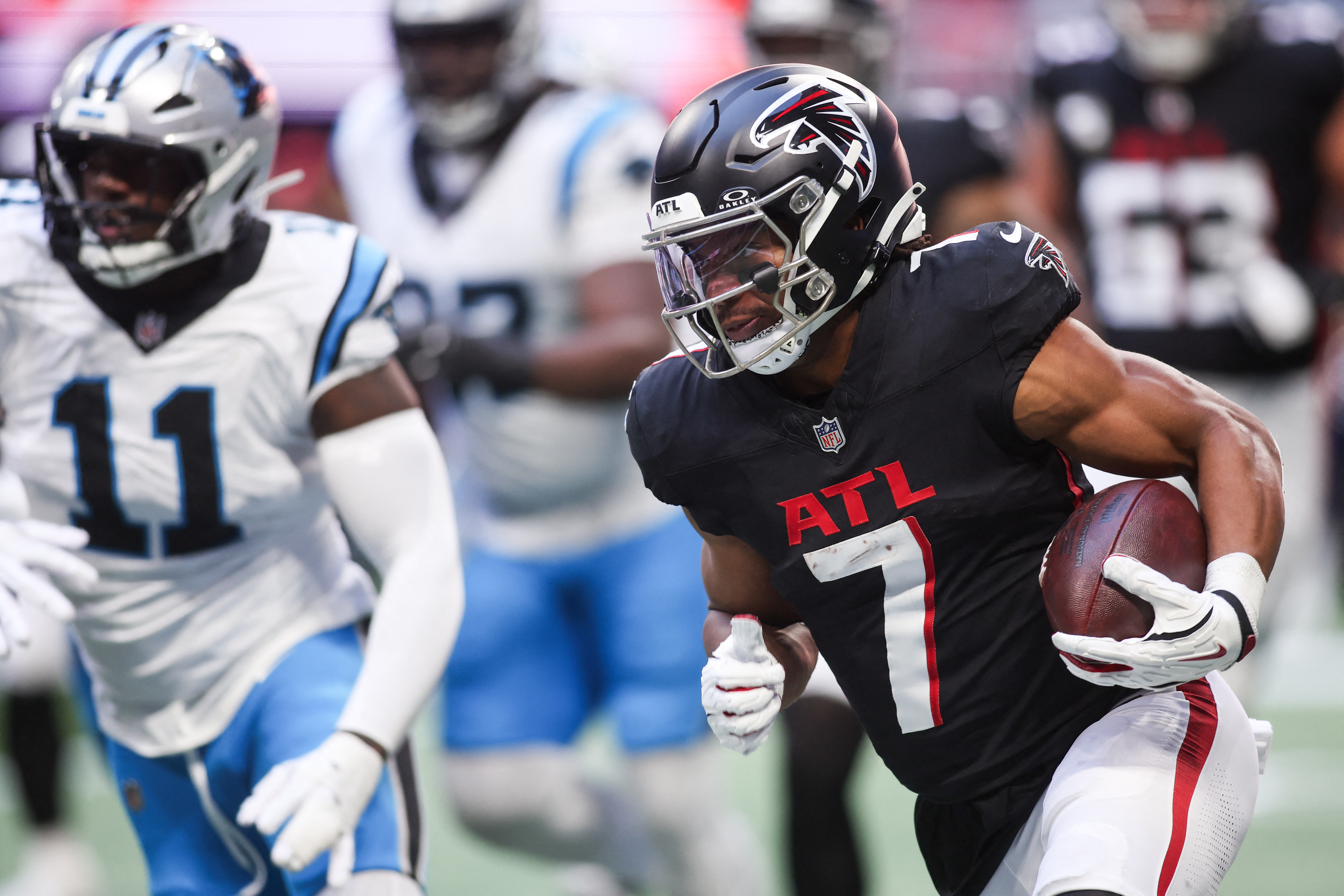 Atlanta Falcons running back Bijan Robinson (7) runs the ball as we provide our Panthers vs. Falcons prediction.