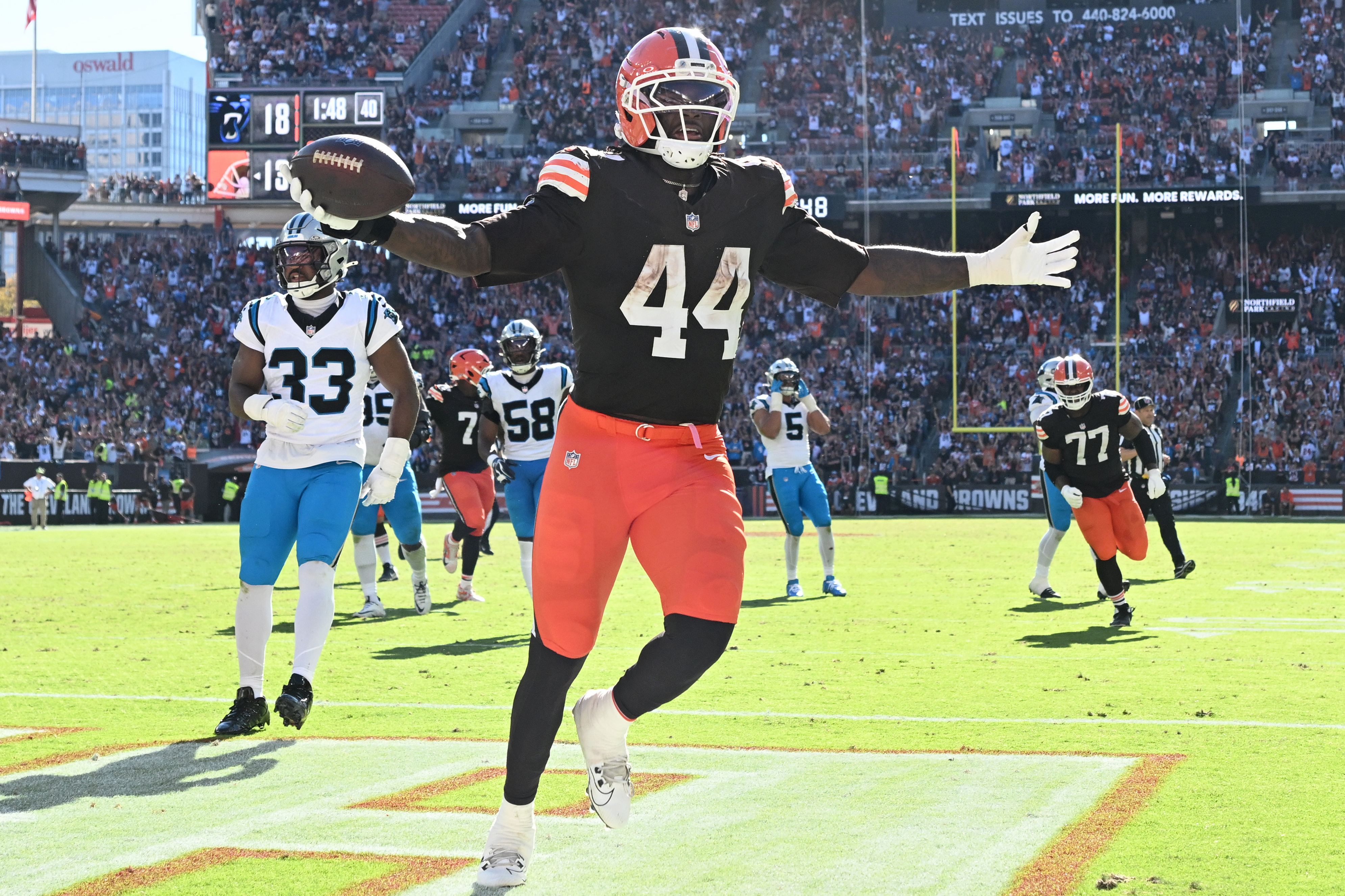 Cleveland Browns tight end Harold Fannin Jr. (44) celebrates after scoring a touchdown as he is featured in our Steelers vs. Browns touchdown scorer pick.