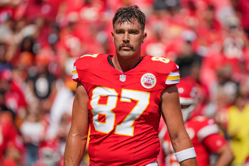 Kansas City Chiefs tight end Travis Kelce warms up prior to a game against the Cincinnati Bengals as we look at our FanDuel promo code for Monday Night Football.