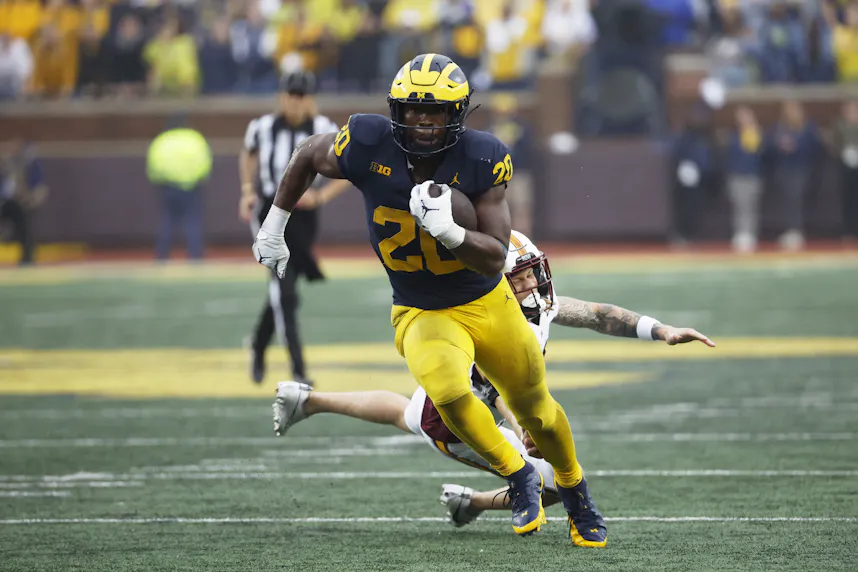 Michigan Wolverines running back Kalel Mullings rushes in the second half against the Minnesota Golden Gophers as we look at our Michigan vs. Washington prediction.