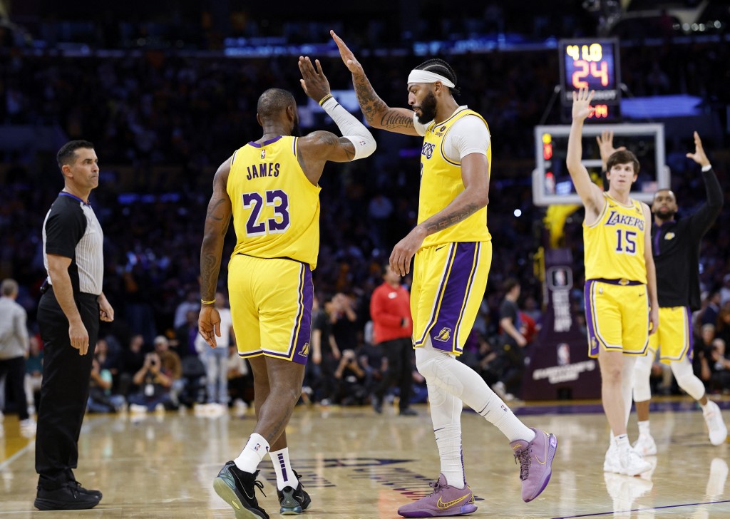 LeBron James of the Los Angeles Lakers is congratulated by Anthony Davis as we look at our top Suns vs. Lakers player props.
