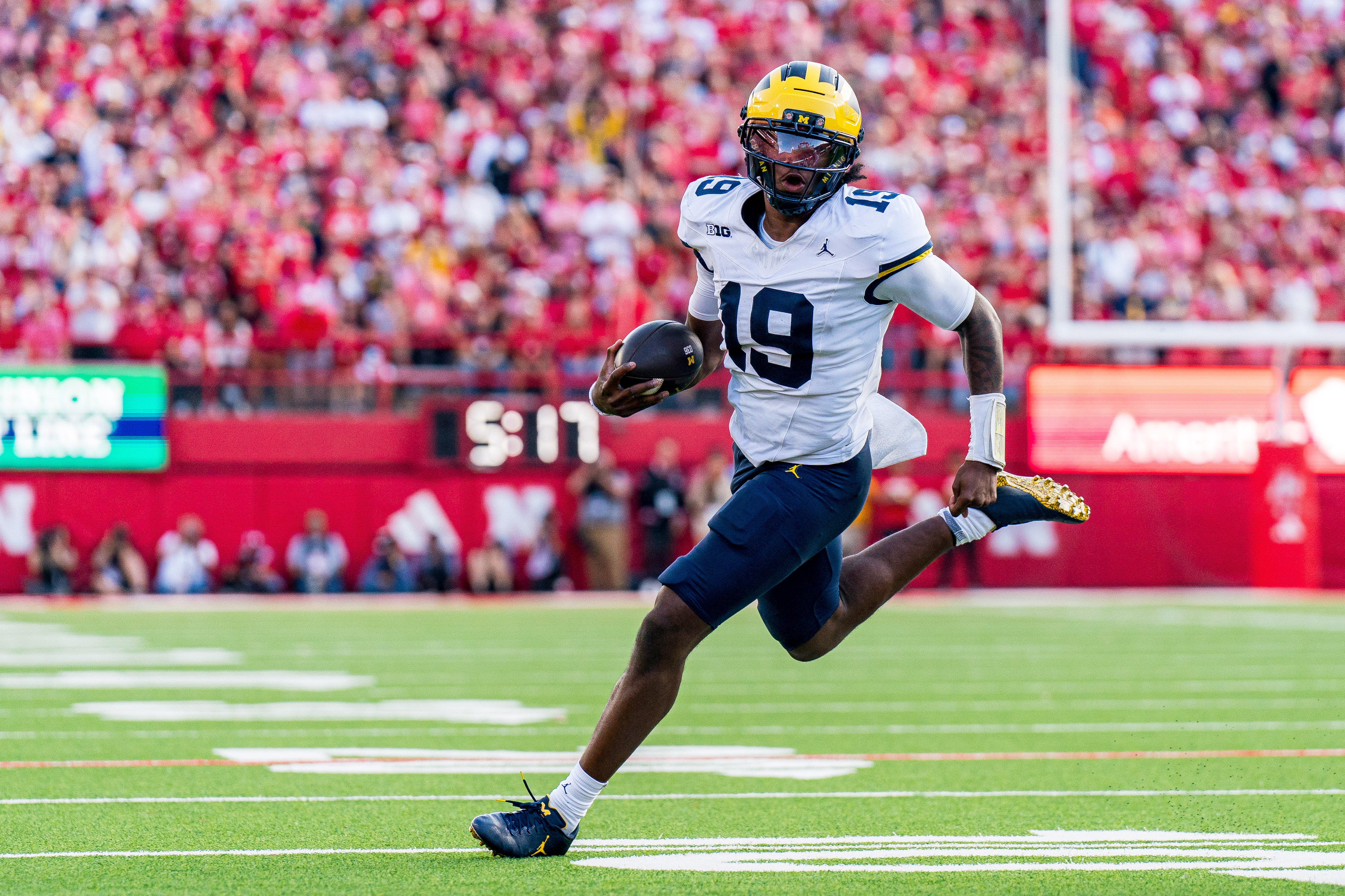Wisconsin vs. Michigan Prediction: Early Picks for College Football Week 6