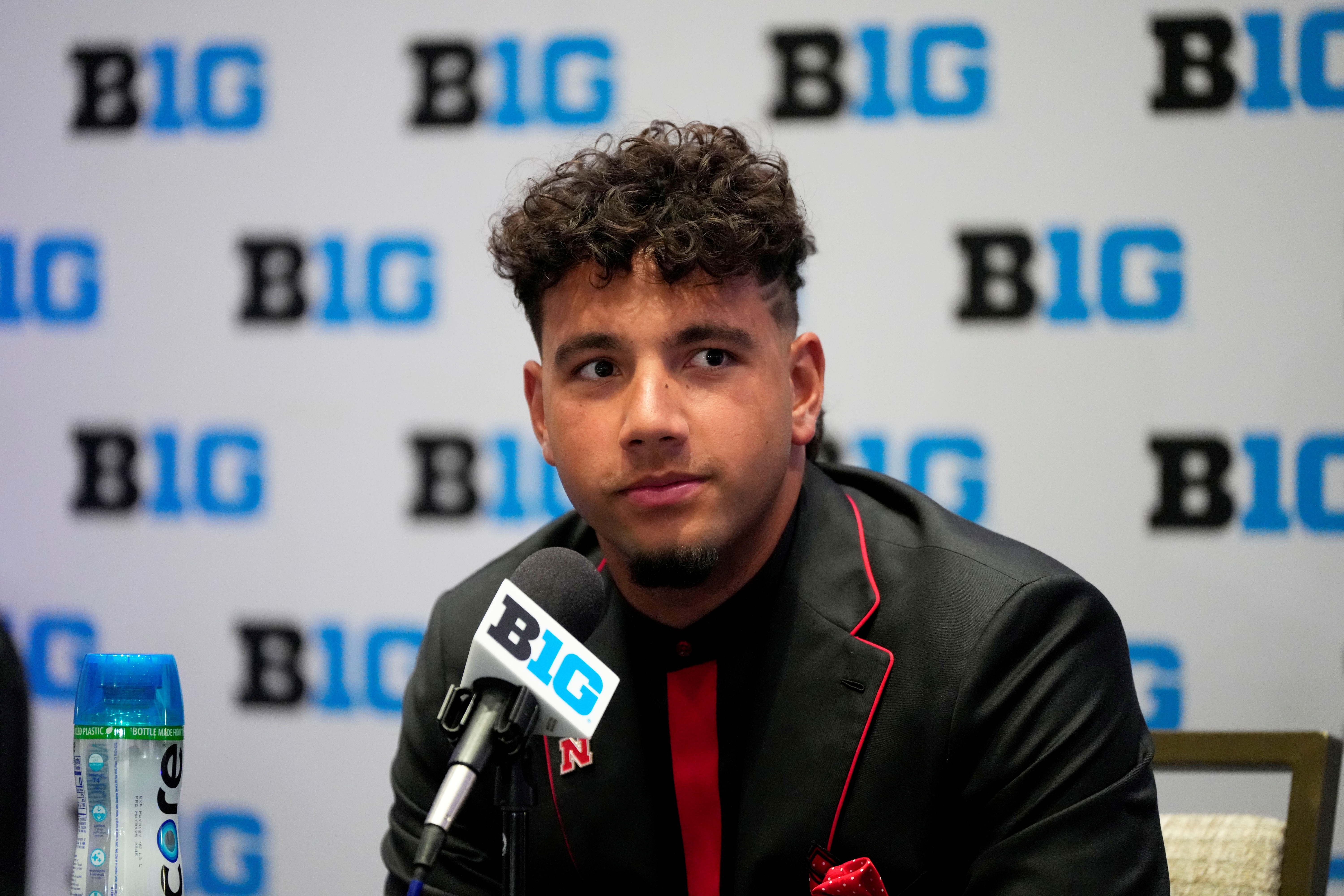Former Nebraska quarterback Dylan Raiola speaks to the media as we break down the latest Dylan Raiola Heisman odds after he transferred to Oregon.