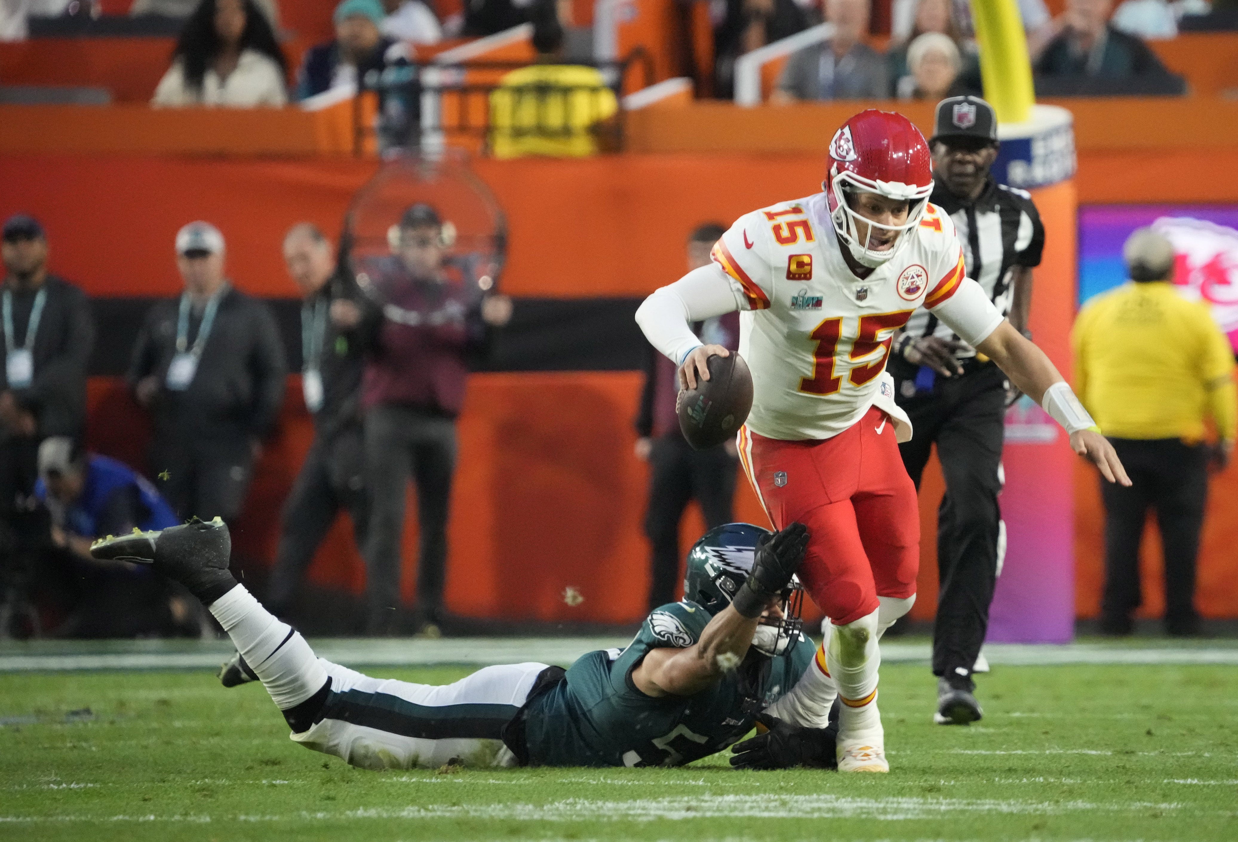 Chiefs vs. Eagles Prediction, Super Bowl Picks & Odds Today: Mahomes To Improve Resume