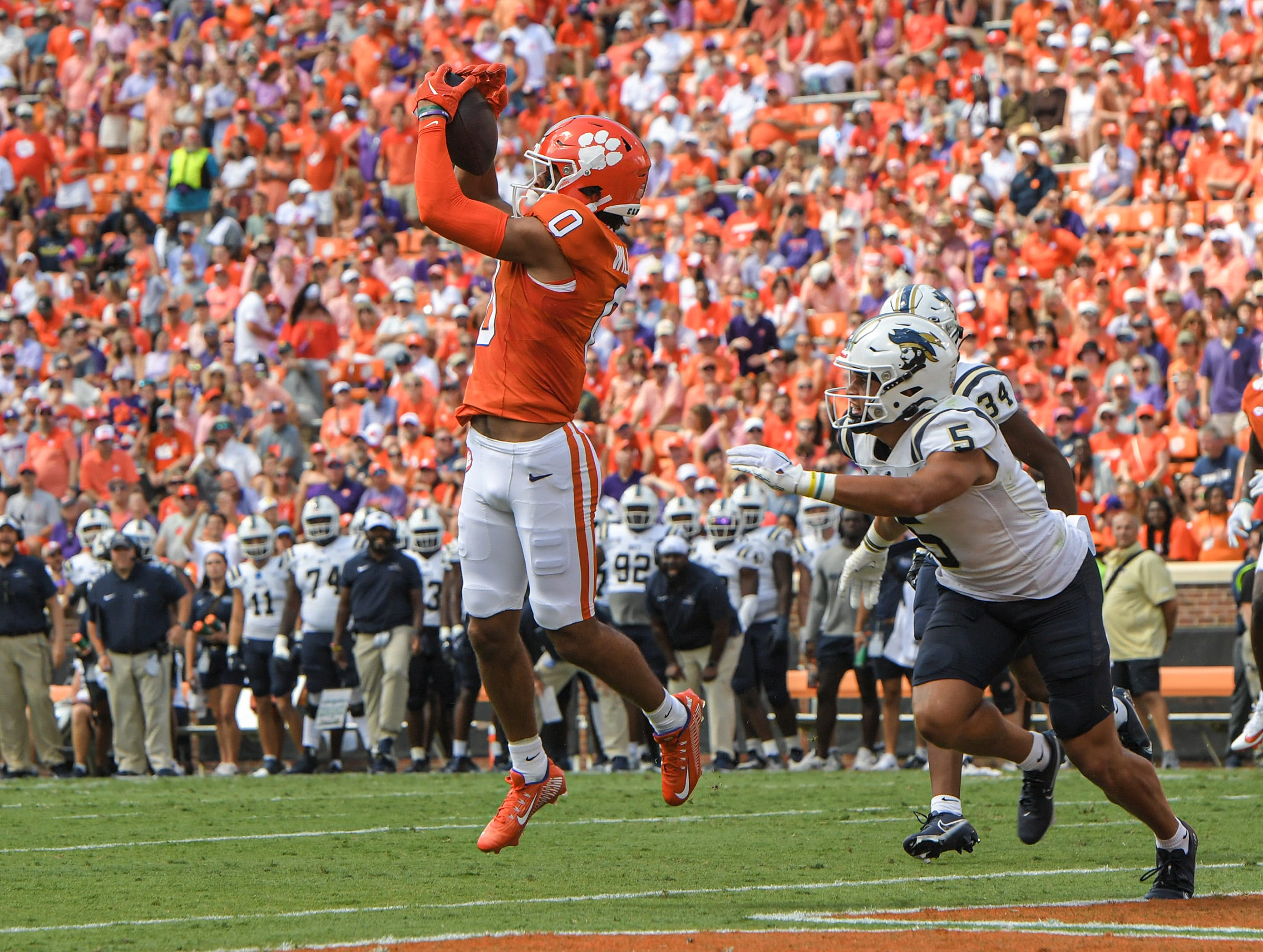 College Football Touchdown Scorer Predictions Week 1: Odds, Best Bets to Score TD