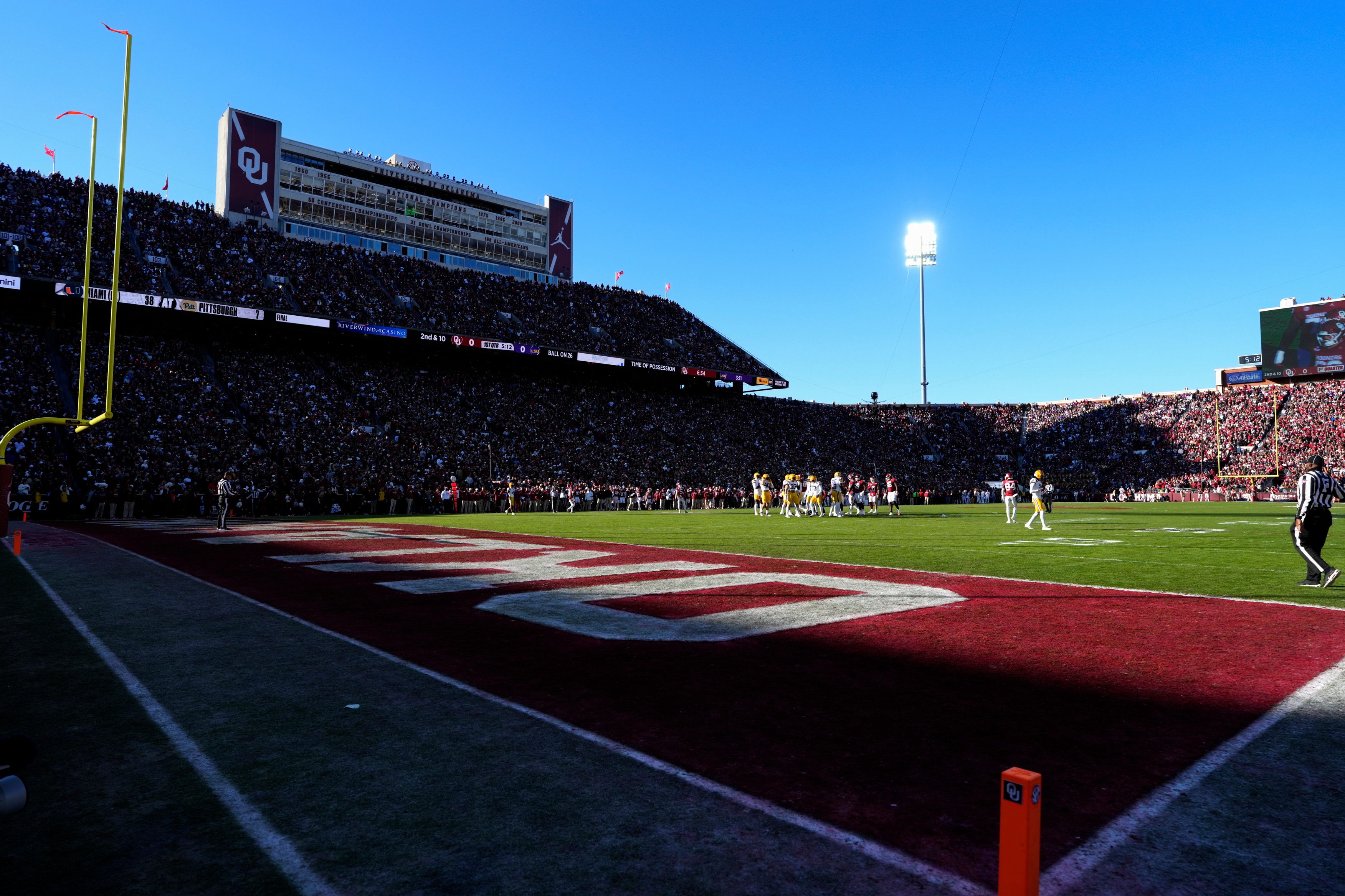A look at Gaylord Family – Oklahoma Memorial Stadium in Norman, Okla., as we break down the latest Alabama vs. Oklahoma weather report for the College Football Playoff.