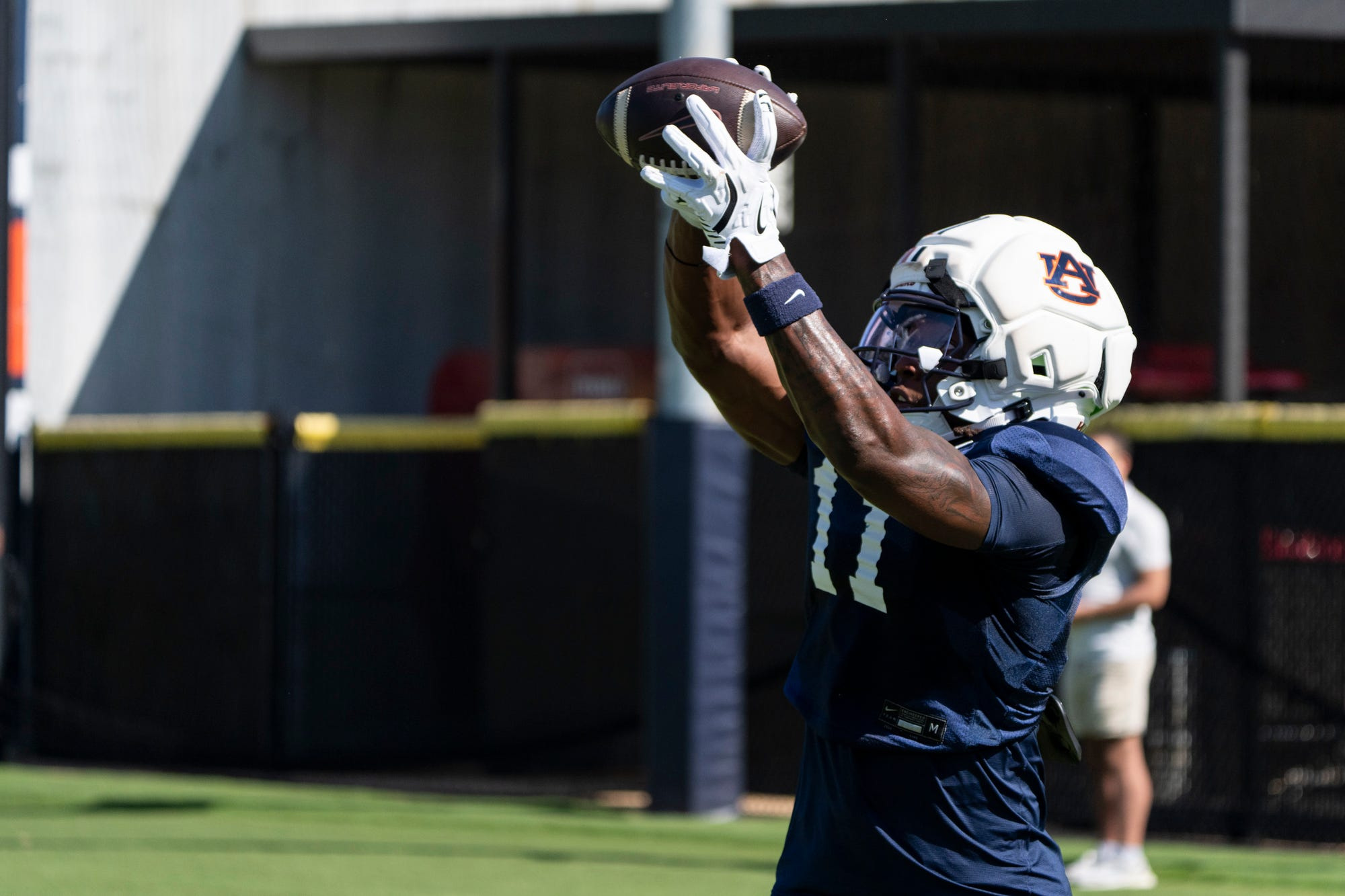Auburn Tigers wide receiver Keshaun Singleton (11) catches a pass as he is featured in our Baylor vs. Auburn prediction.