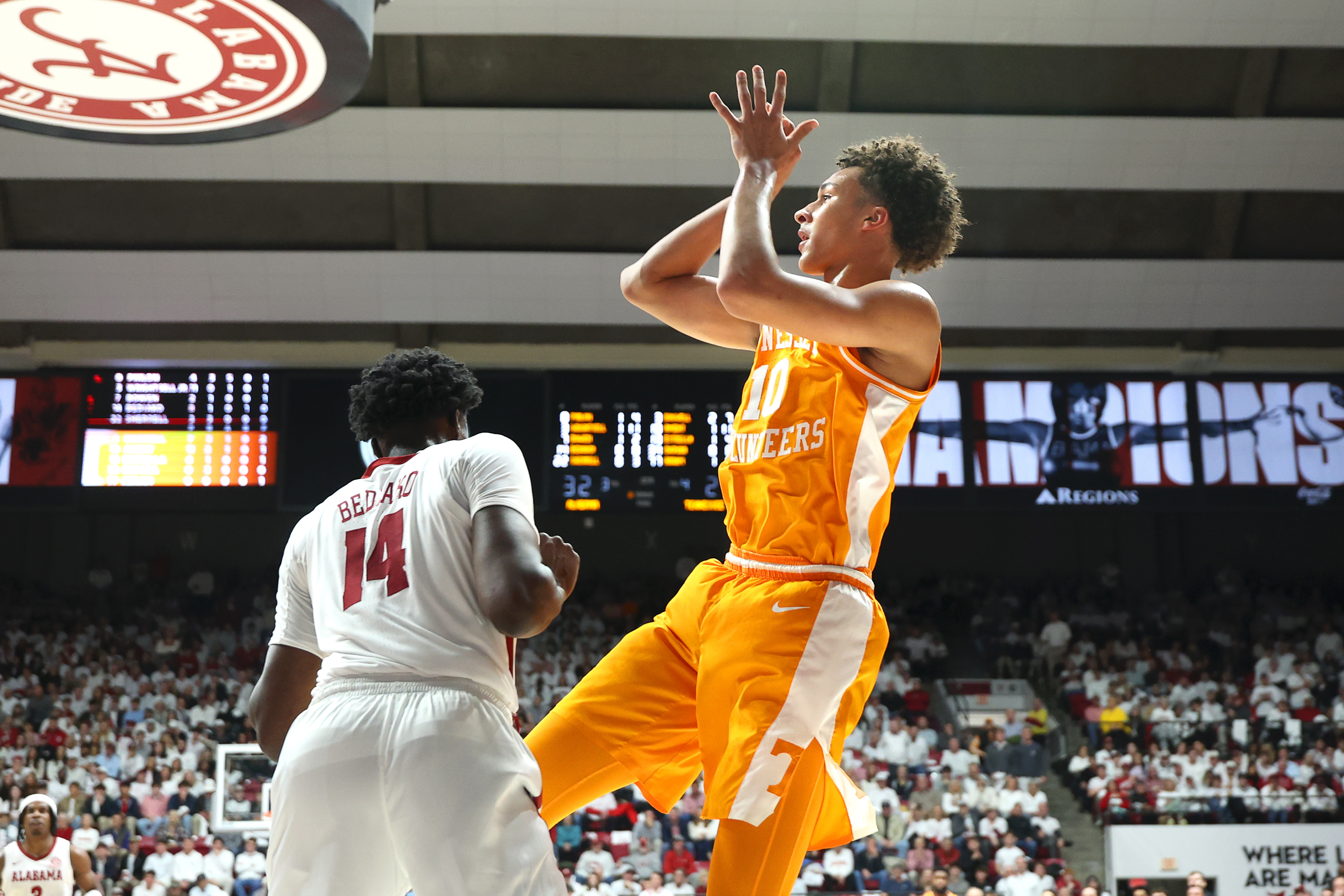 Tennessee Volunteers forward Nate Ament (10) shoots as we break down our Auburn vs. Tennessee prediction.