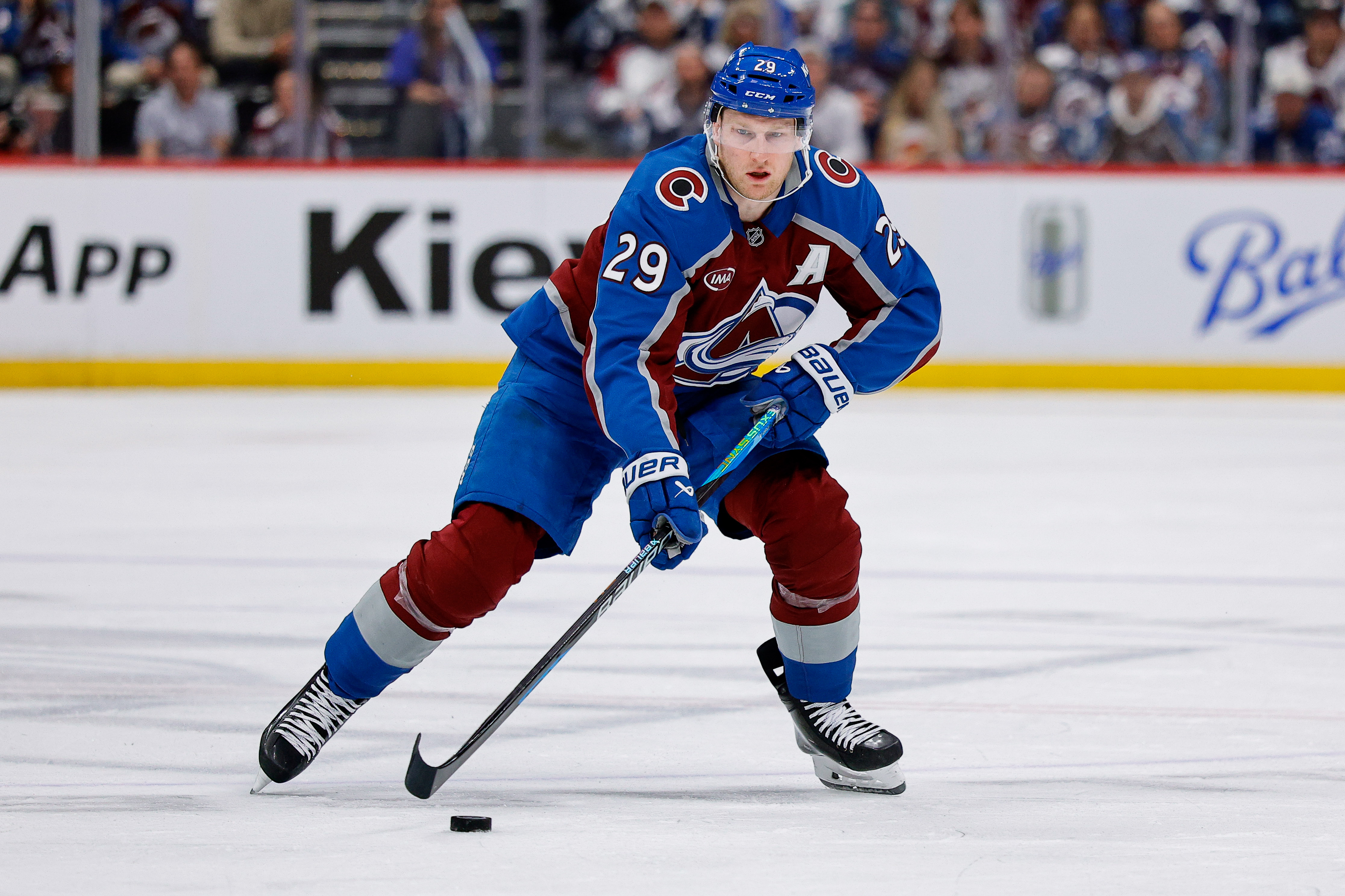 🏒  Wild vs. Avalanche Prediction & Odds: Game 2 NHL Picks for Today, May 5