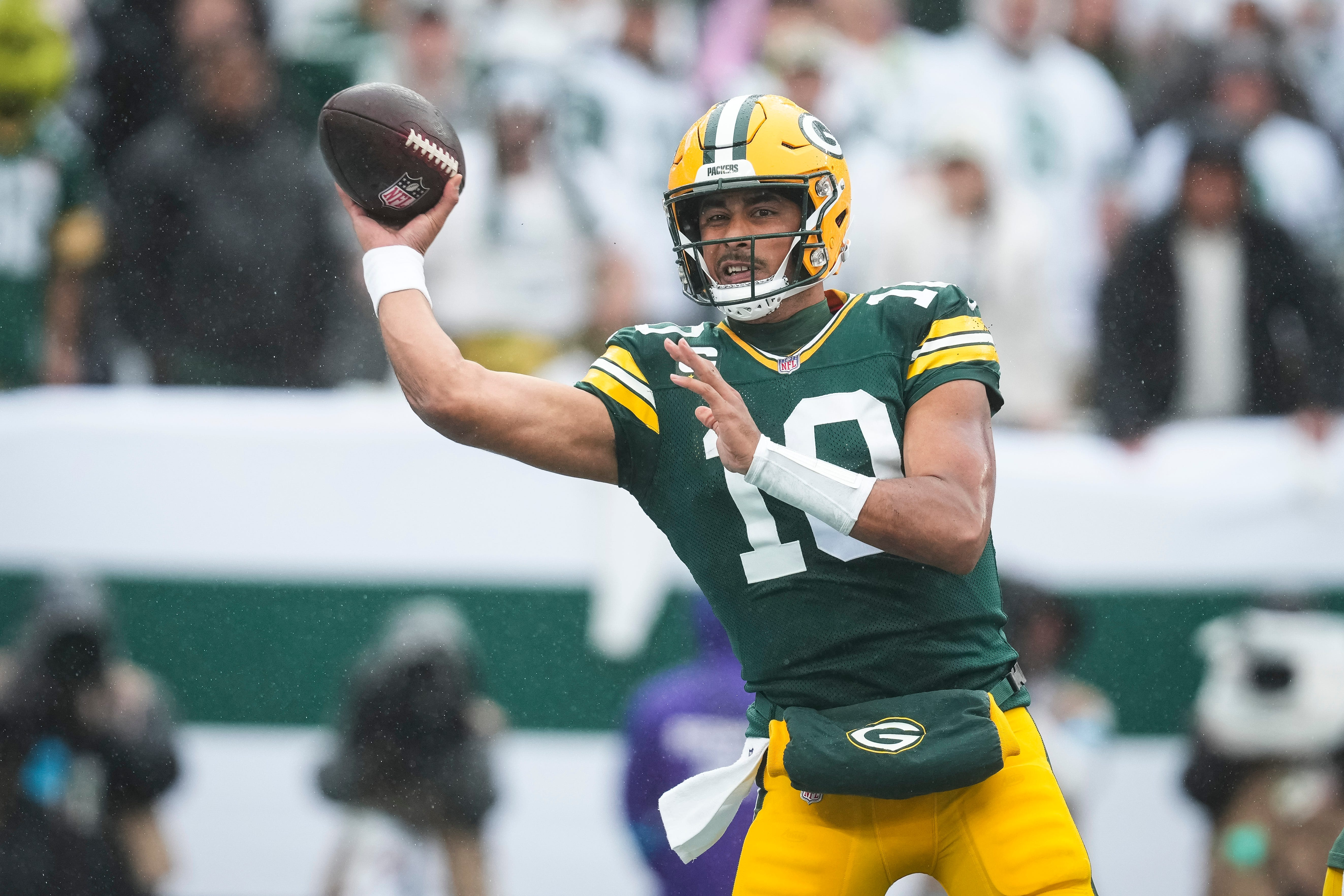 Green Bay Packers quarterback Jordan Love throws the ball as we make our best early Falcons vs. Packers predictions for Week 3