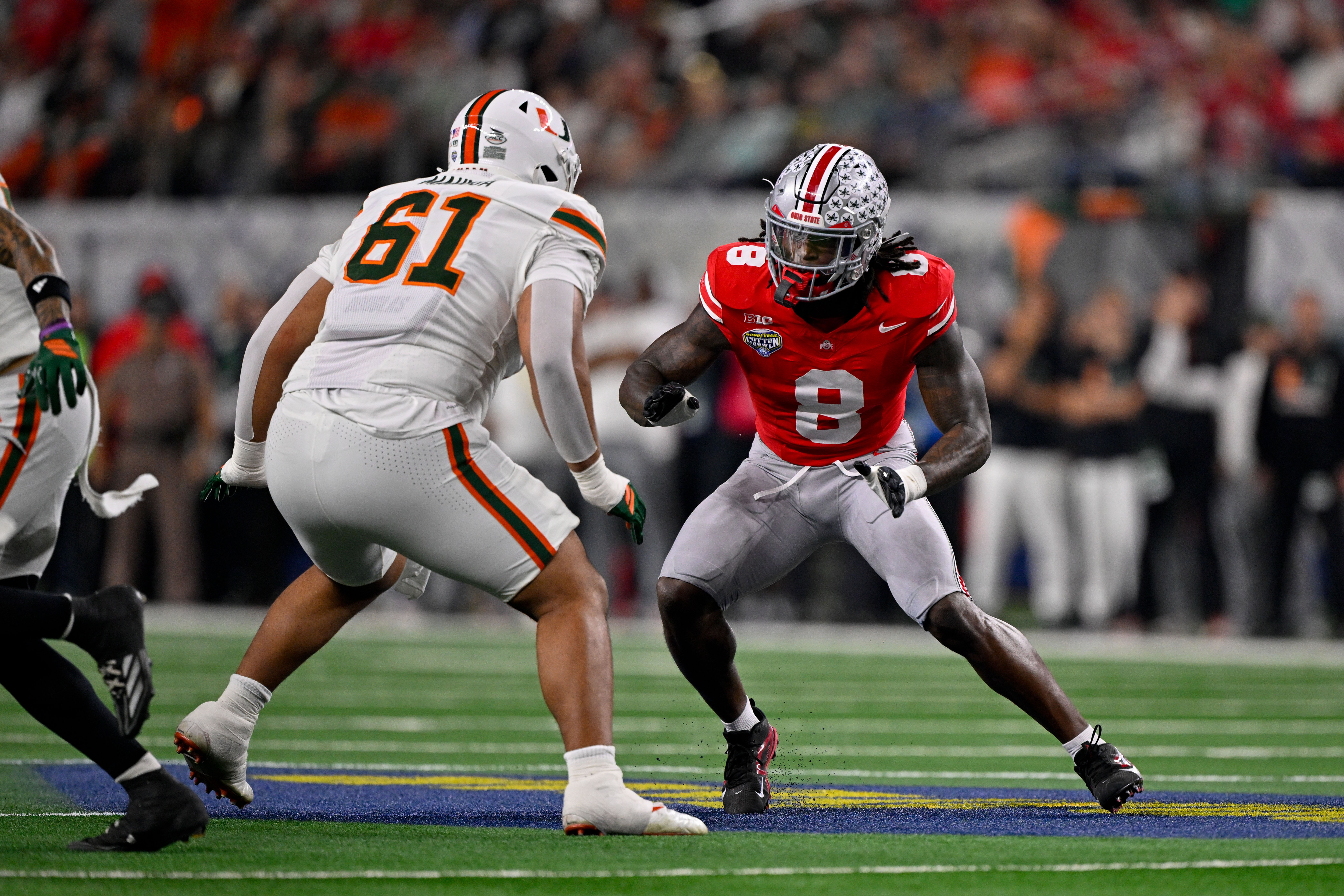 Ohio State's Arvell Reese (8) is the favorite by the 2026 NFL Draft odds to be the No. 2 pick. 