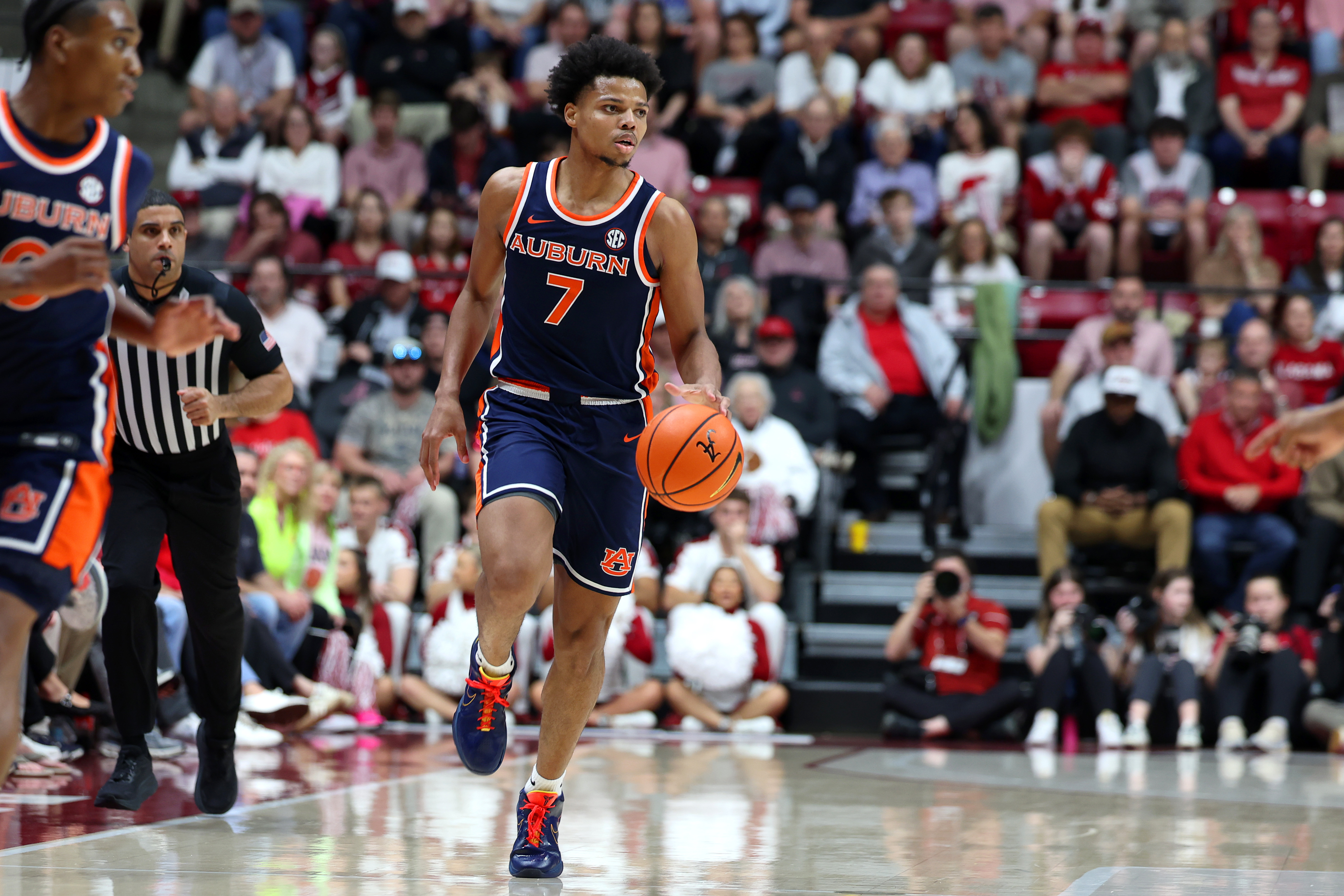 Auburn's Keyshawn Hall has the Tigers atop the NIT odds, and as the most popular team to back in NIT predictions. 