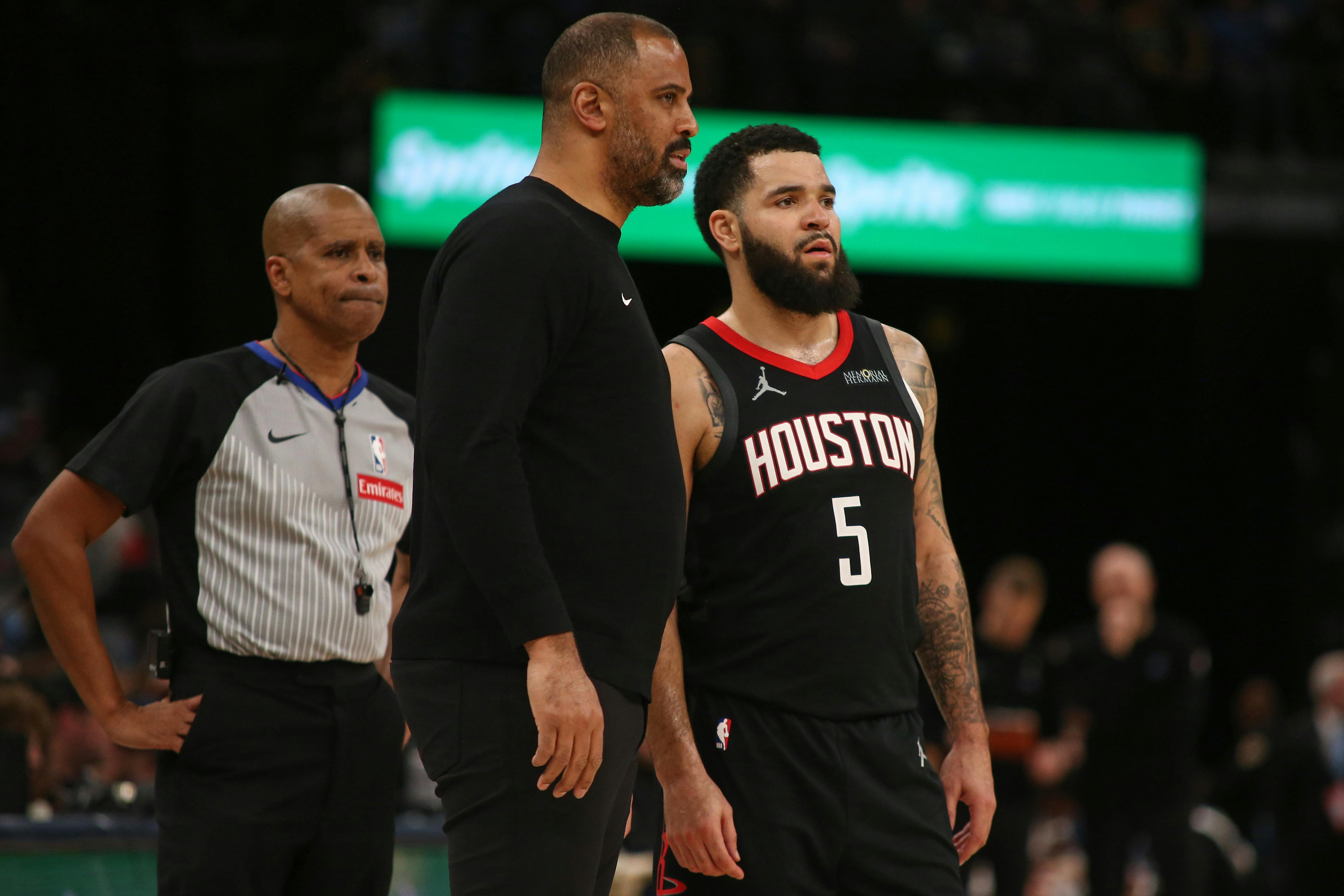 Houston Rockets head coach Ime Udoka talks with Houston Rockets guard Fred VanVleet as we analyze the 2025 NBA Coach of the Year odds.