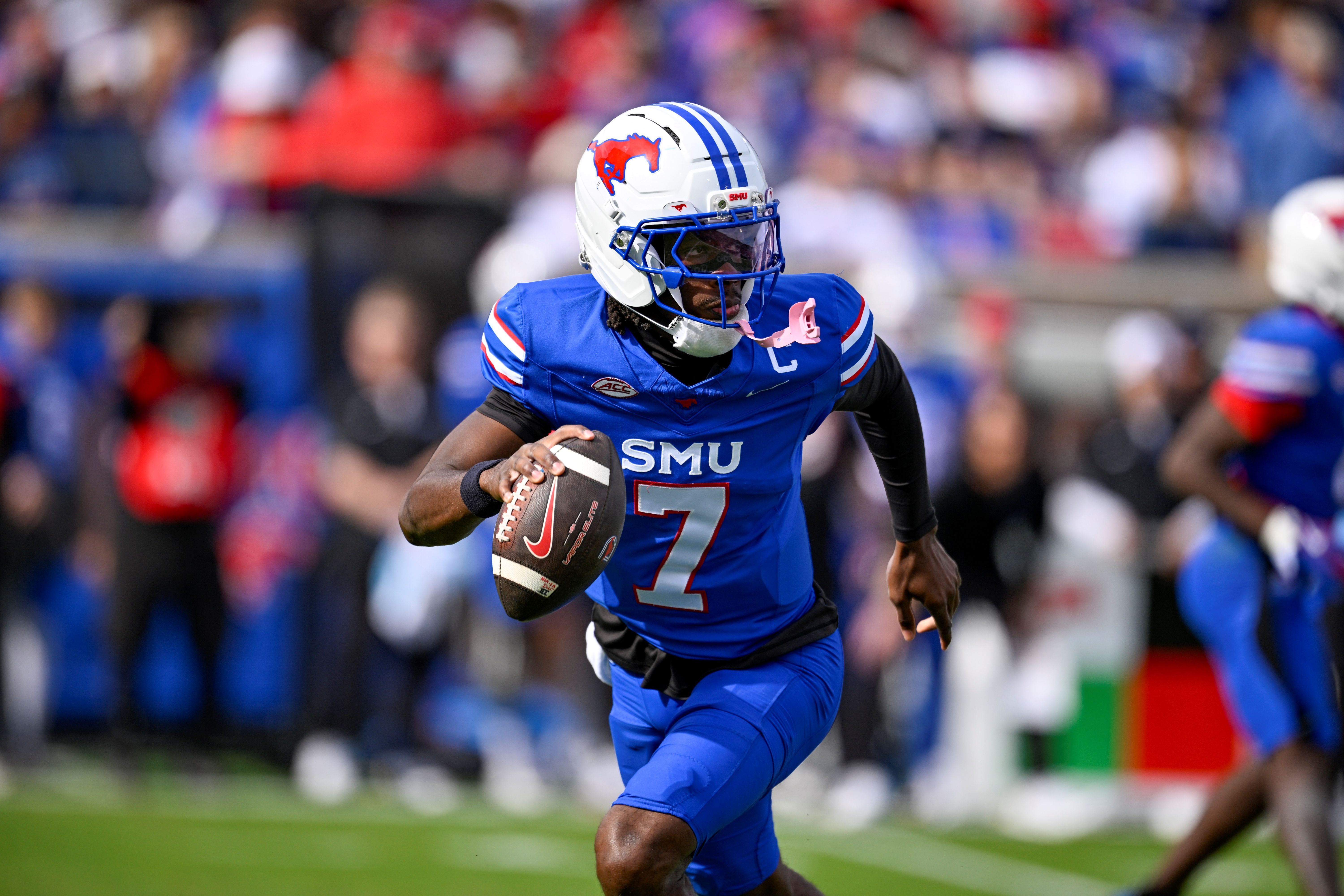 SMU quarterback Kevin Jennings (7) runs as we break down our SMU vs. Florida State player props.