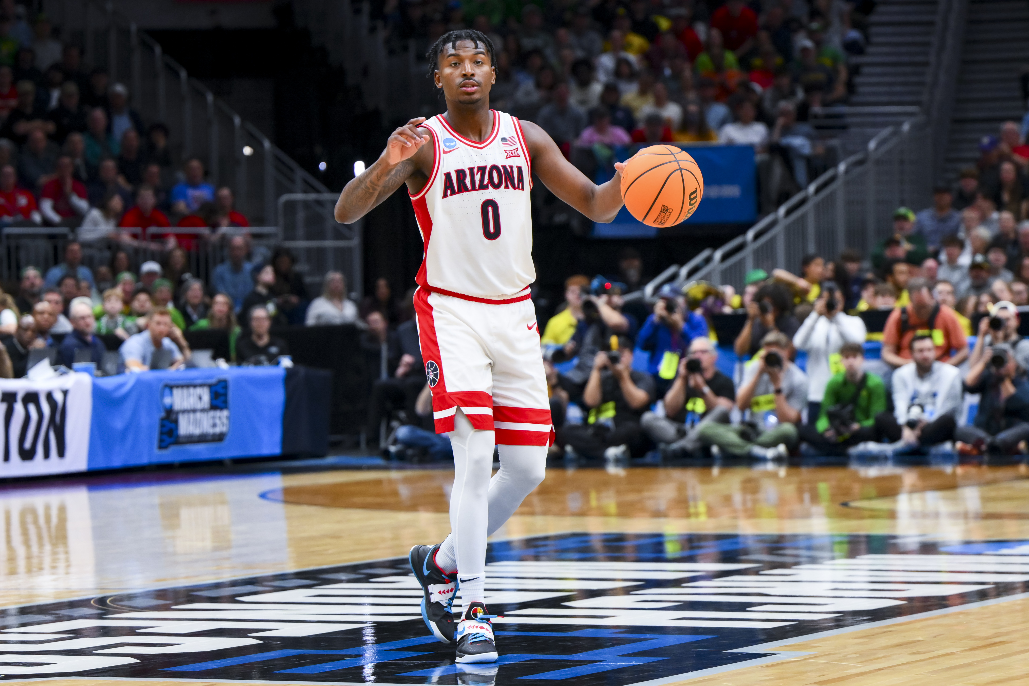 Arizona Wildcats guard Jaden Bradley (0) dribbles the ball as we make our college basketball player props today