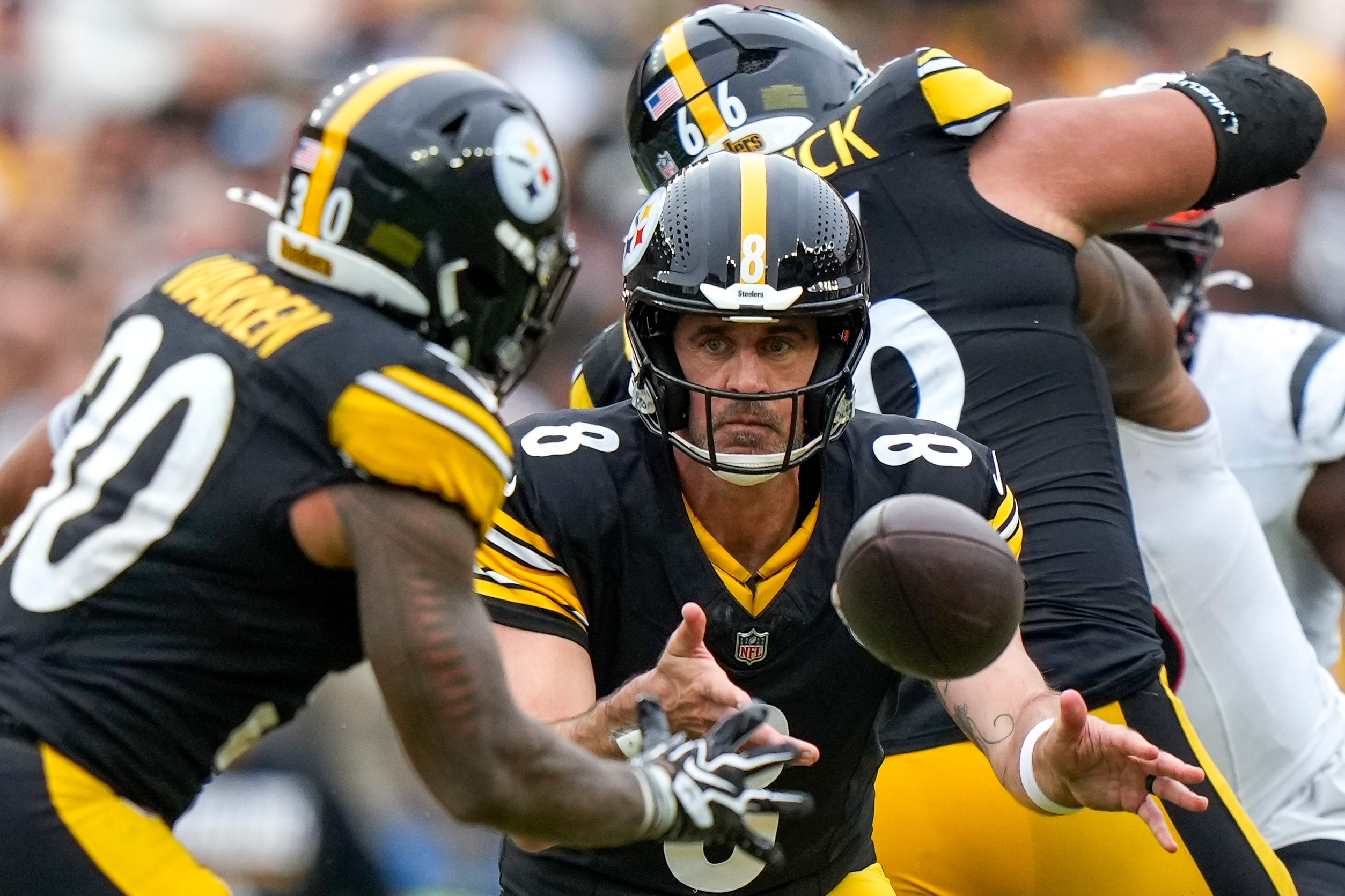 Pittsburgh Steelers quarterback Aaron Rodgers pitches to running back Jaylen Warren as we make our best NFL moneyline picks for Week 4.