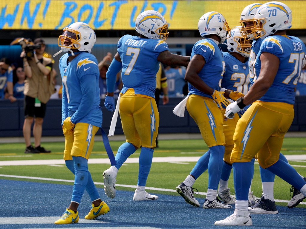 Chargers at Broncos: Homefield Betting Trend & Prediction for Week 18