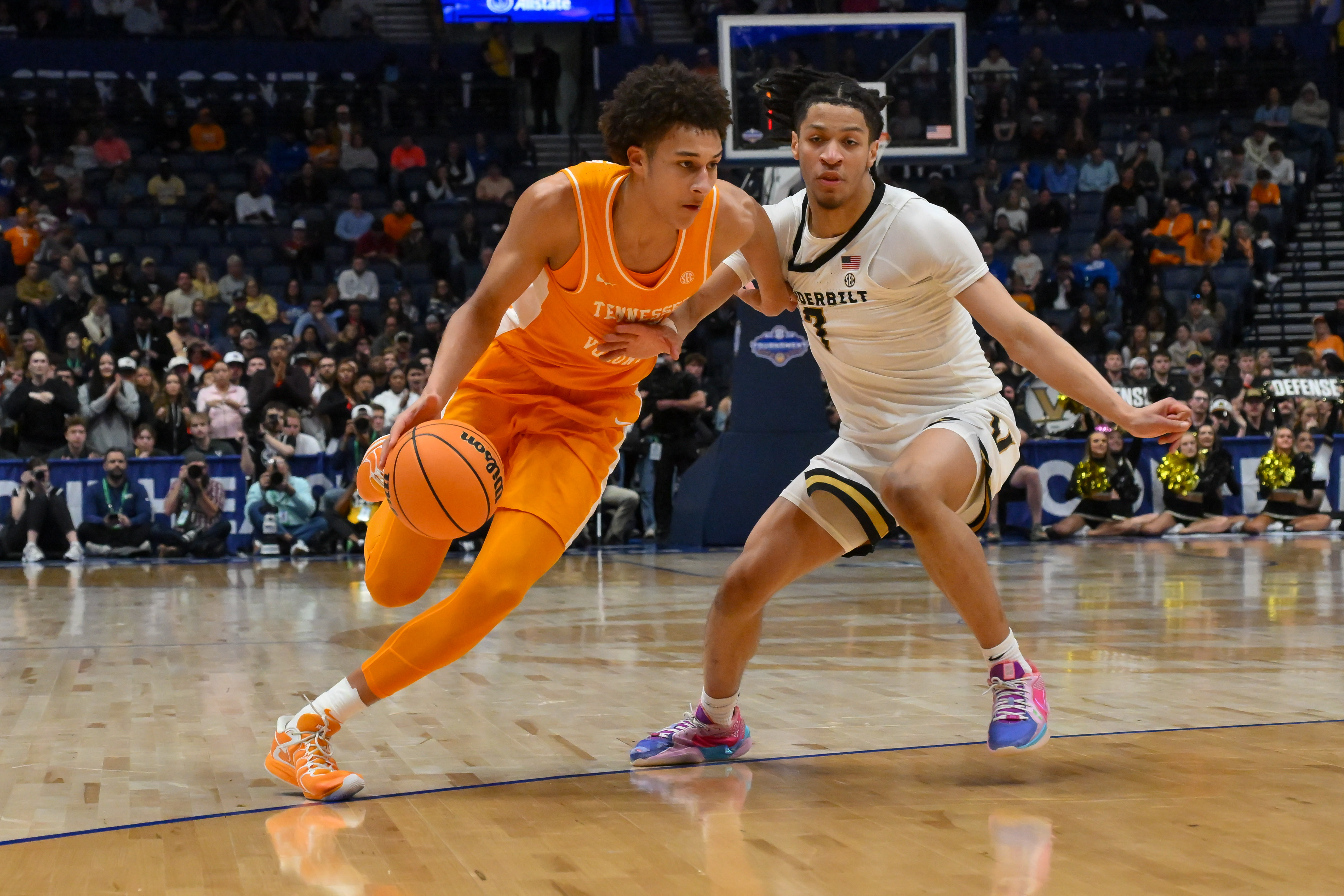 Tennessee Volunteers forward Nate Ament - who's featured in my Tennessee vs. Virginia prediction - drives to the basket. 