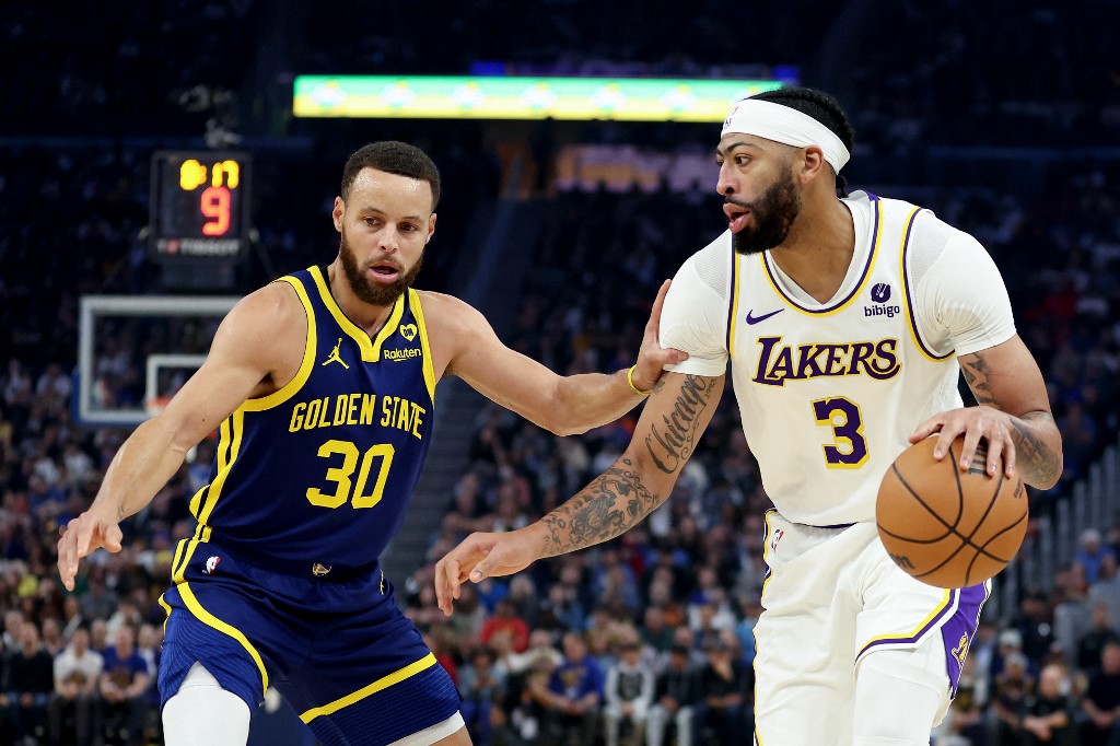 Warriors vs. Lakers Player Props Prediction, Odds: Top Picks for Anthony Davis, Stephen Curry
