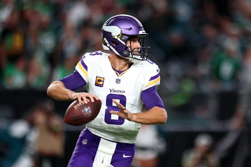 Los Angeles Chargers at Minnesota Vikings picks, odds for NFL Week 3