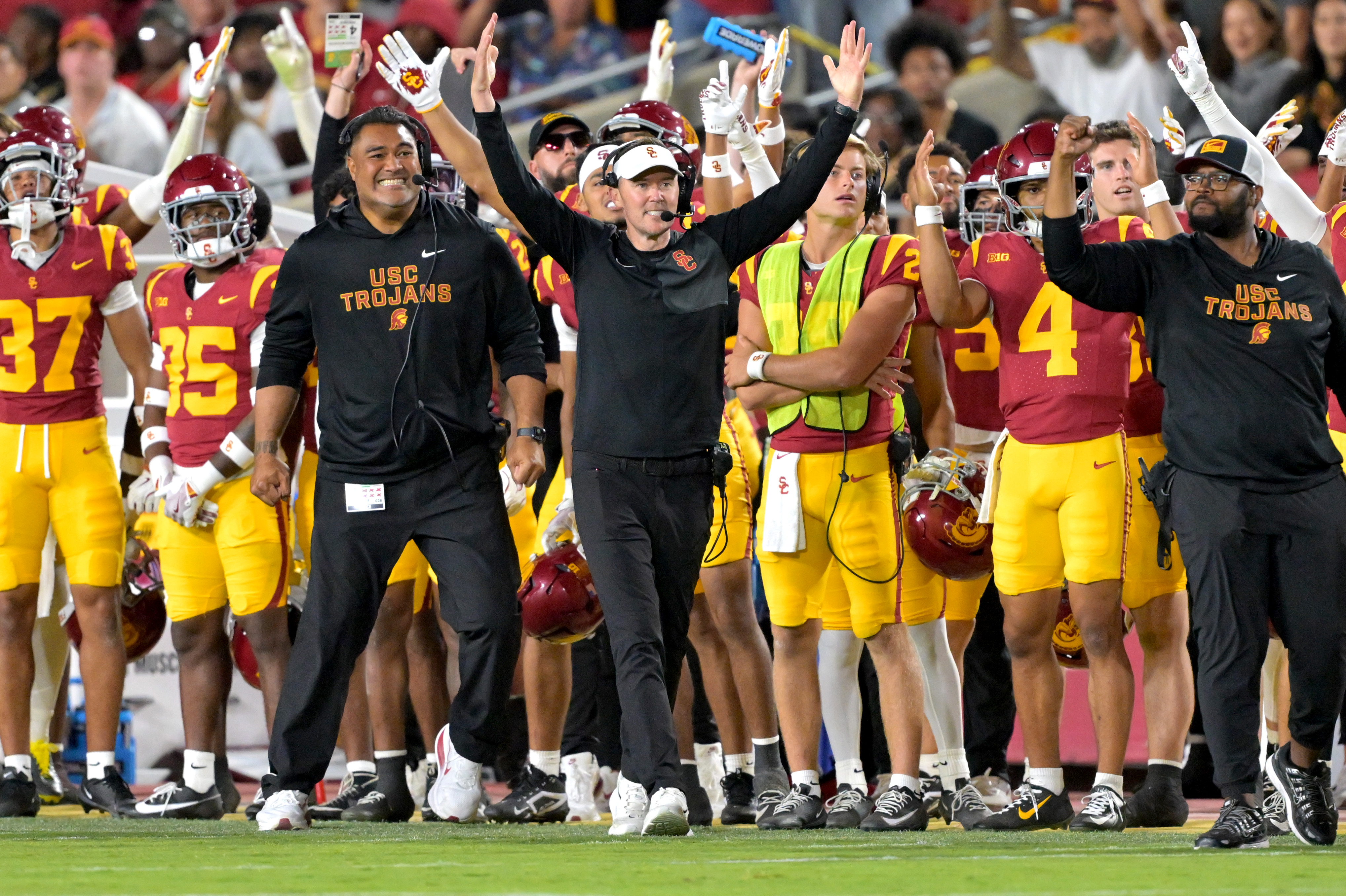 College Football Playoff Rankings 2025: Projections, CFP Odds & Best Bets by Conference