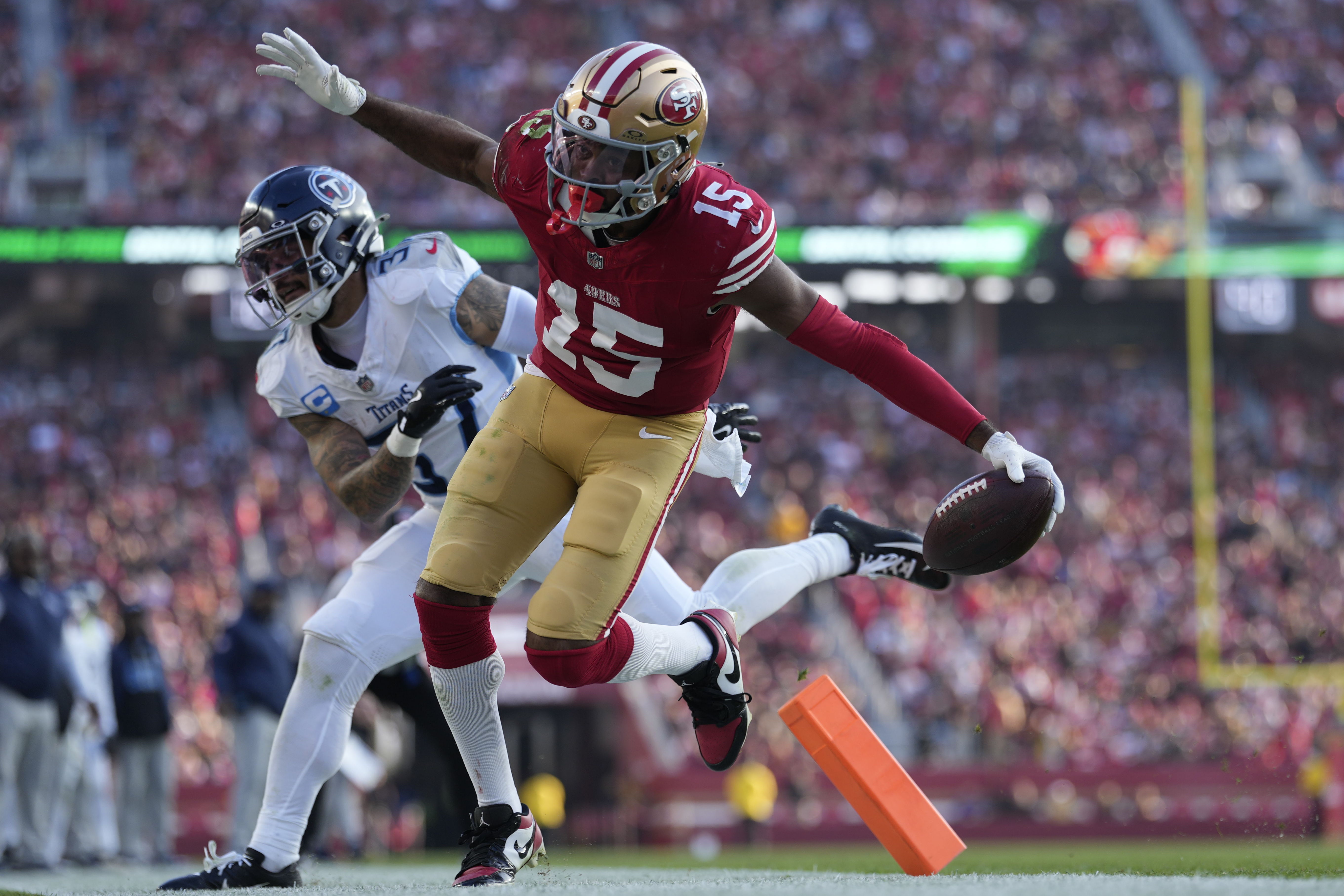 San Francisco 49ers wide receiver Jauan Jennings (15) reaches for the end zone as we offer our Bears vs. 49ers first touchdown scorer predictions.