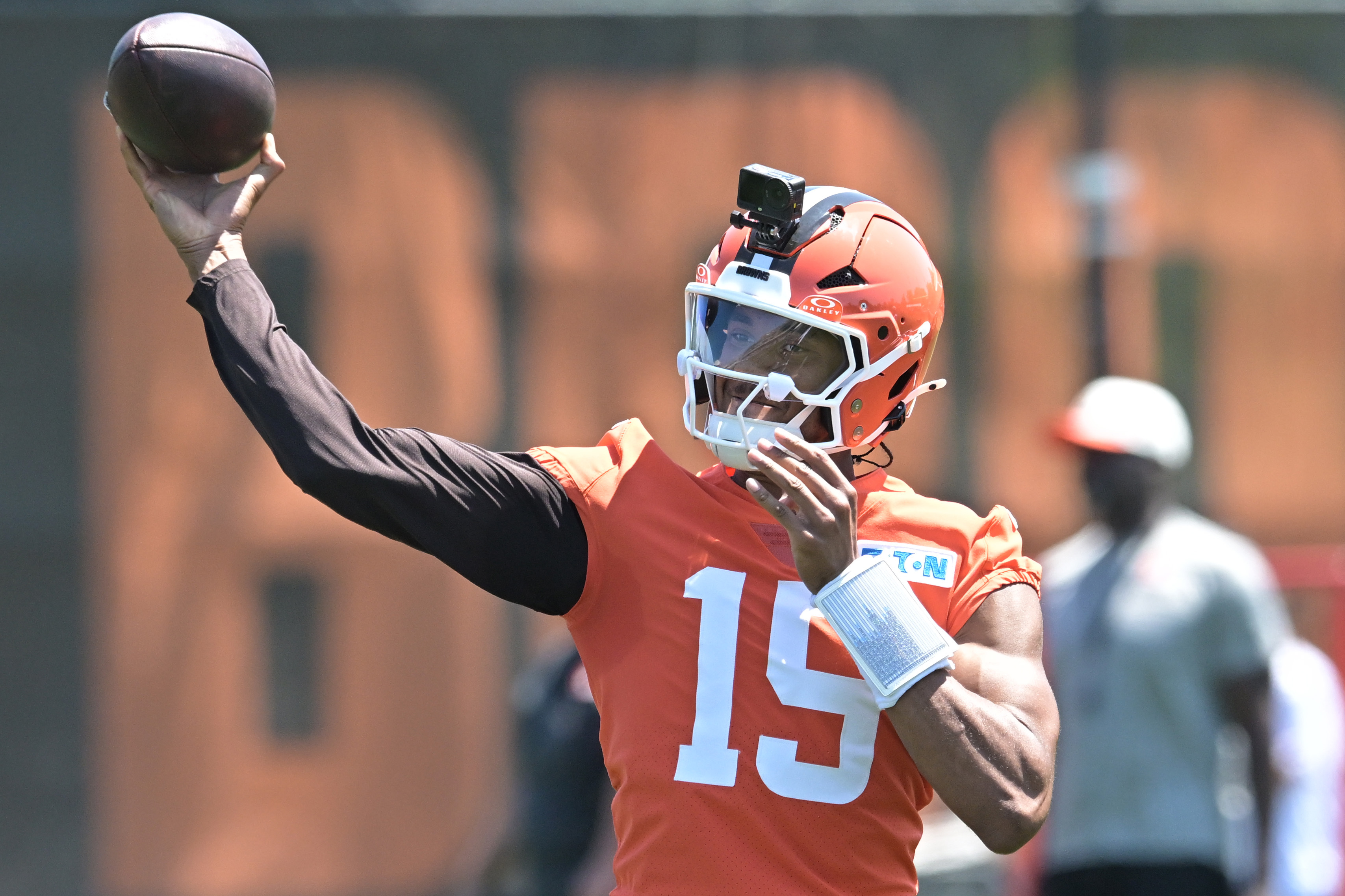 Cleveland Browns quarterback Taylen Green throws a pass during training camp as we make our best Patriots vs. Browns prediction.