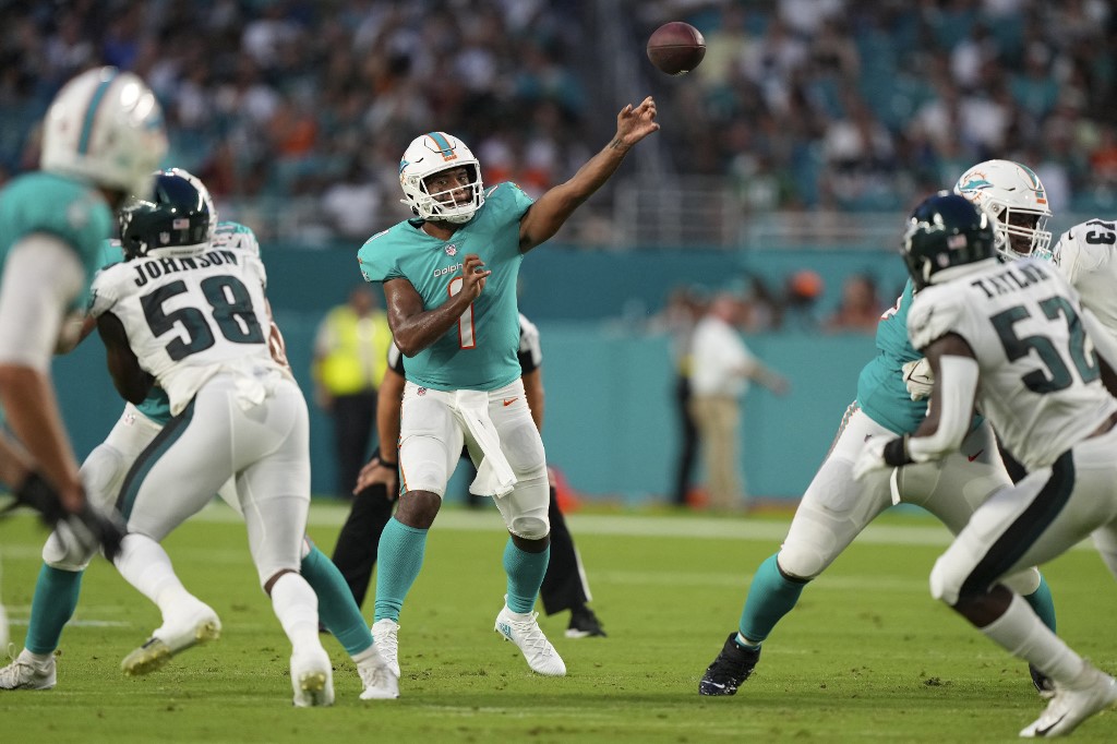 Philadelphia Eagles v Miami Dolphins