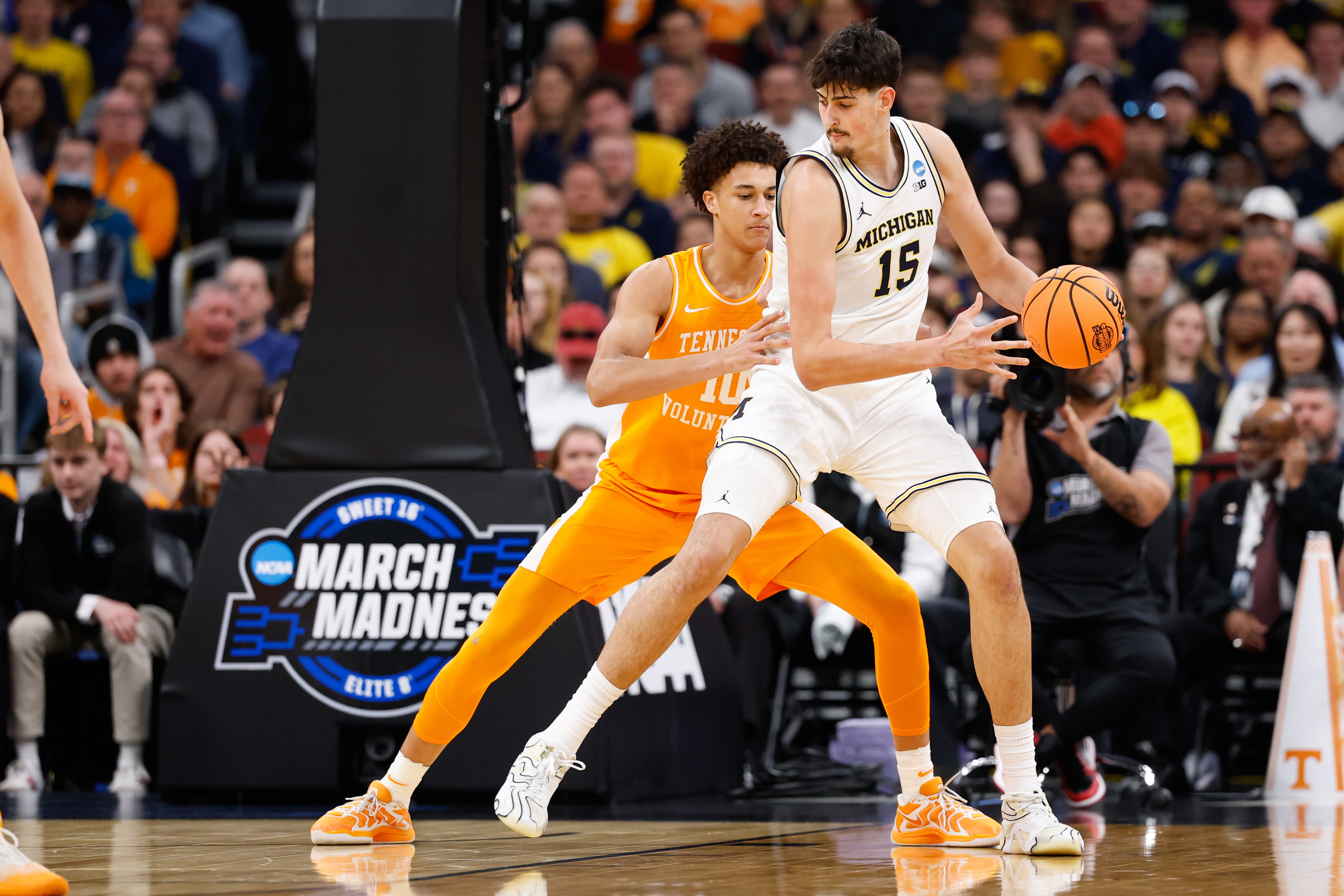 Michigan's Aday Mara has the Wolverines atop the March Madness odds heading into the Final Four. 