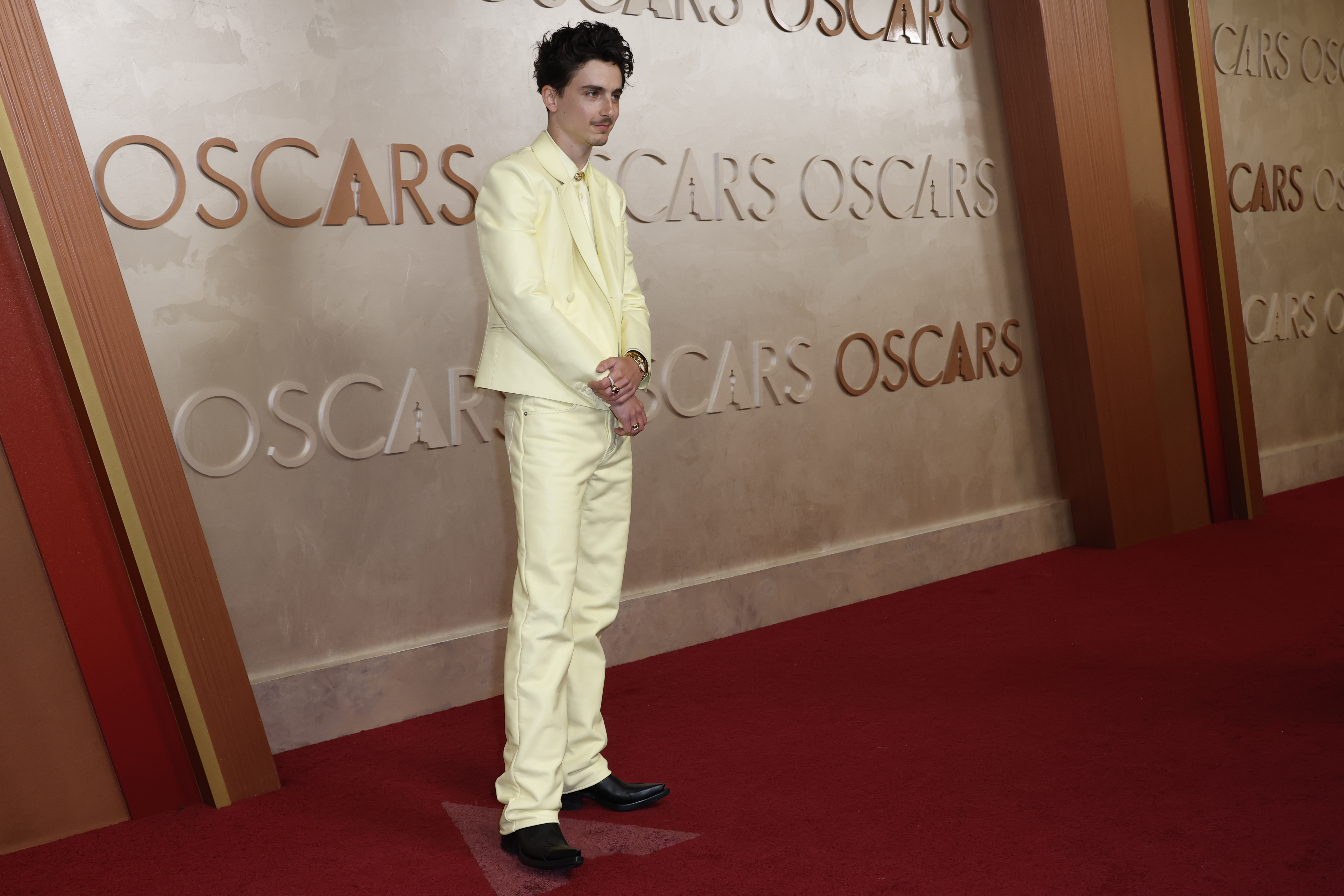 Timothée Chalamet and Kylie Jenner showed the 'seriousness' of their relationship at the Academy Awards.<br>