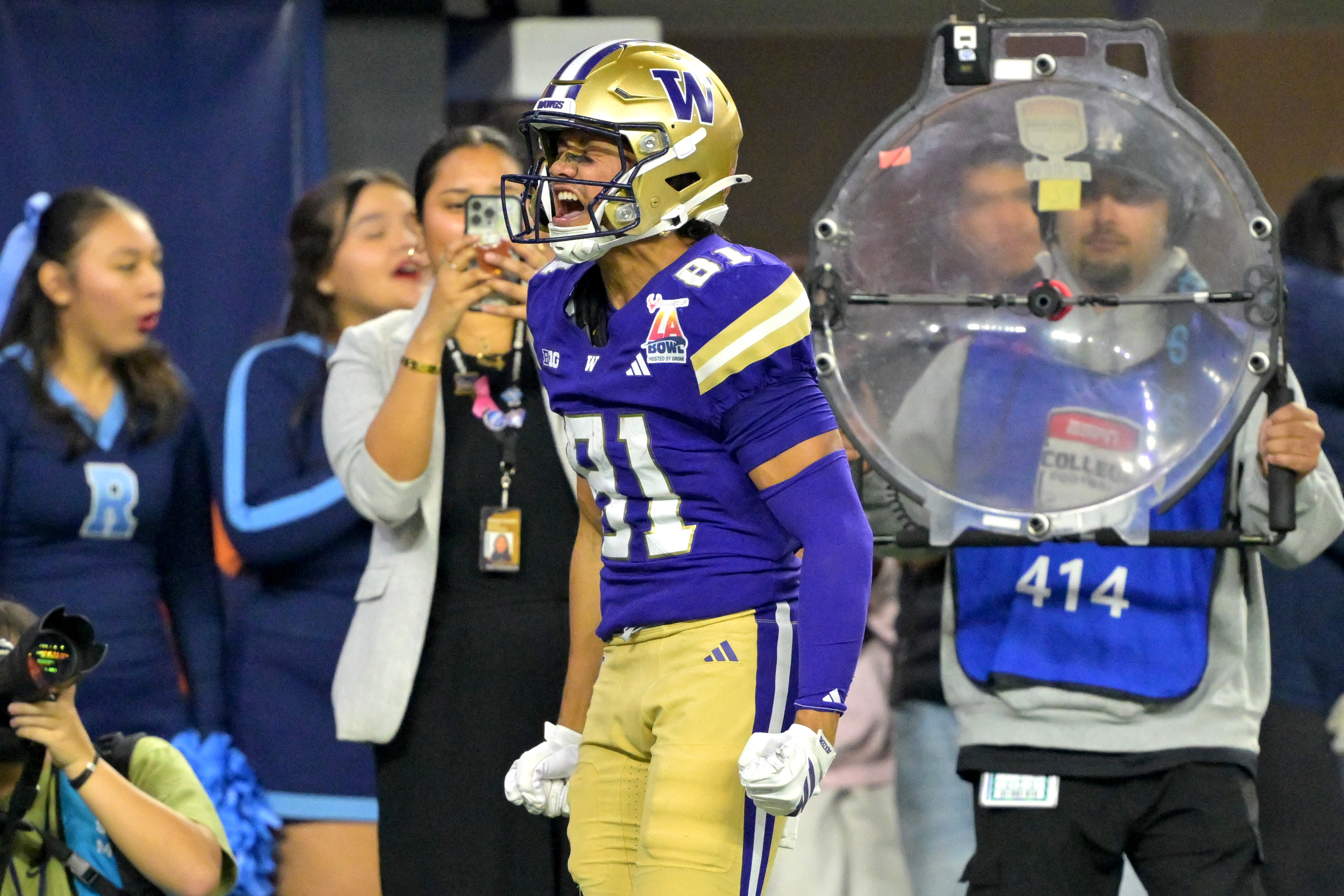 Washington Huskies wide receiver Dezmen Roebuck (81) celebrates as we break down our Washington State vs. Washington prediction.