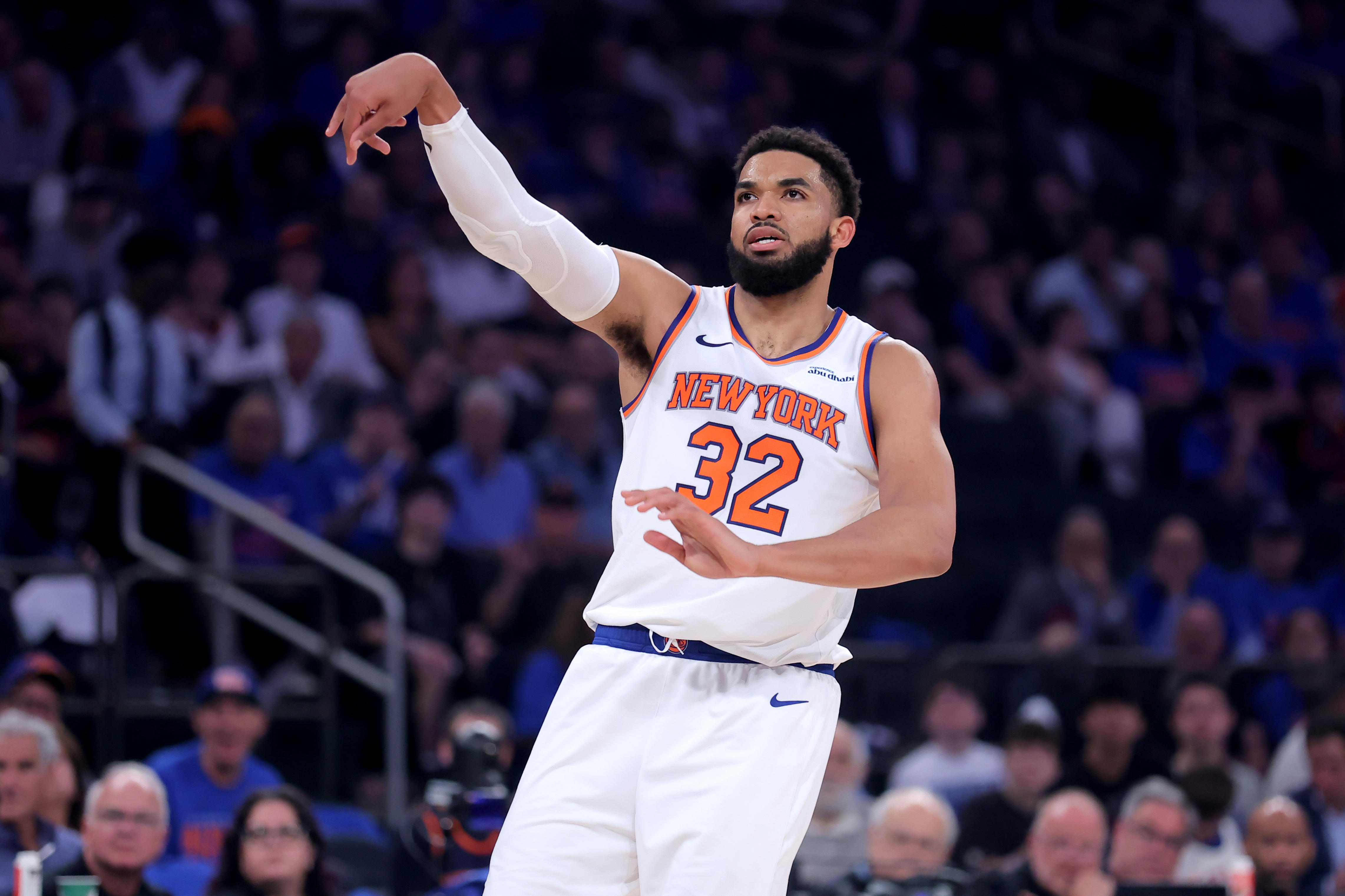 New York Knicks center Karl-Anthony Towns (32), seen here watching a shot during a game, is featured in our Knicks vs. Cavaliers player props for Game 3 today.