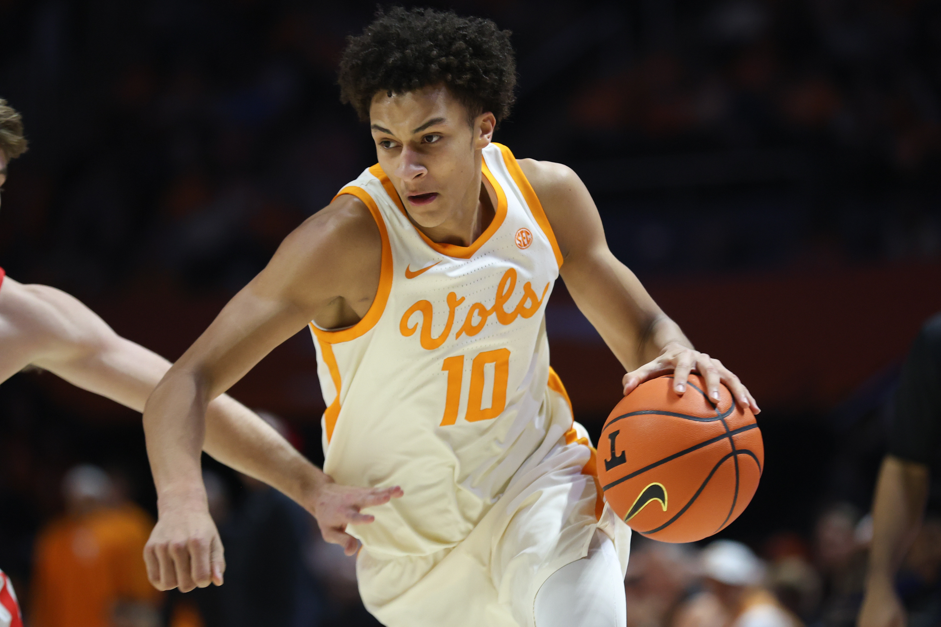 Tennessee's Nate Ament is the focus of our college basketball predictions and best bets today. 