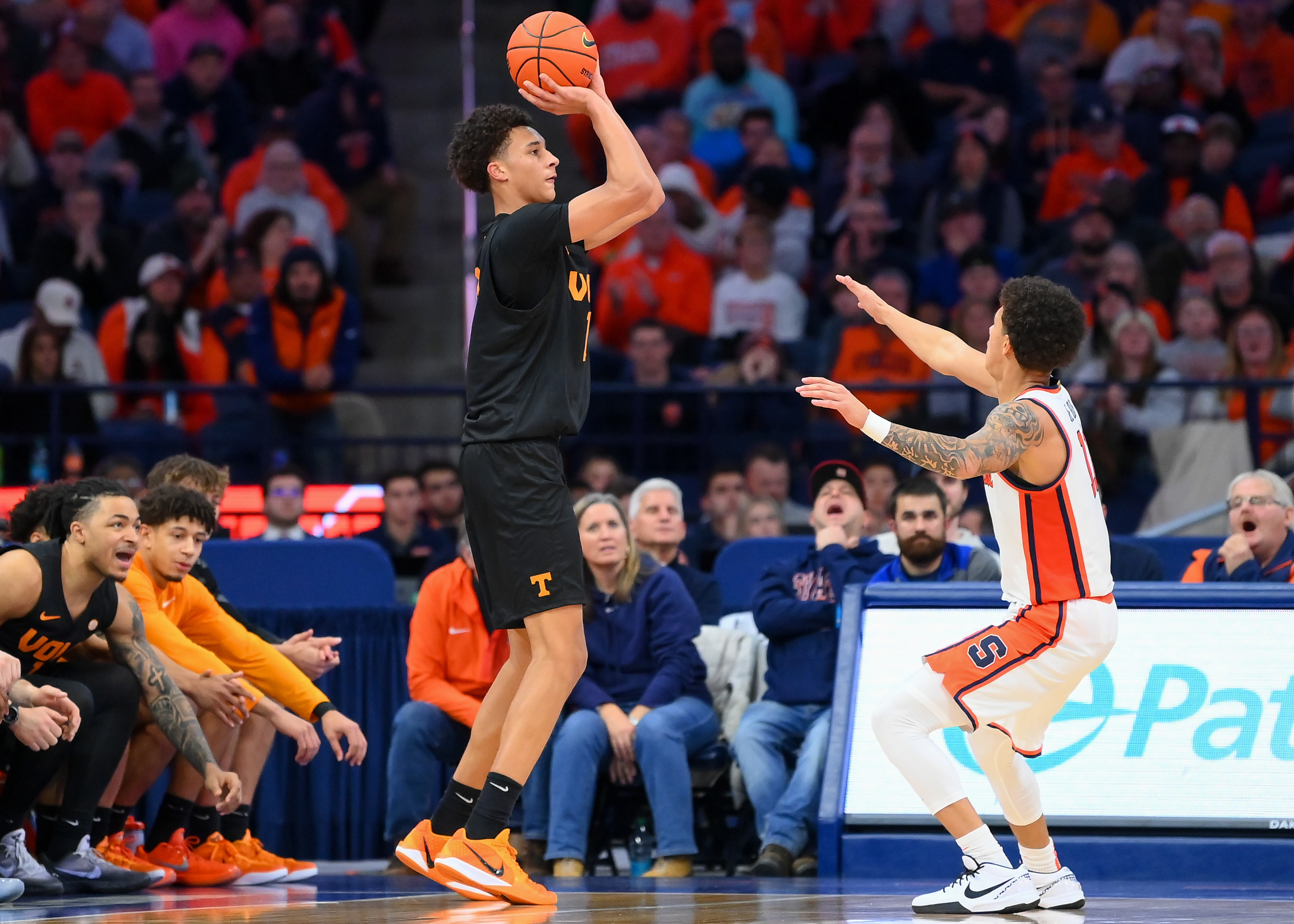 Tennessee Volunteers forward Nate Ament shoots as we make our best Louisville vs. Tennessee prediction.
