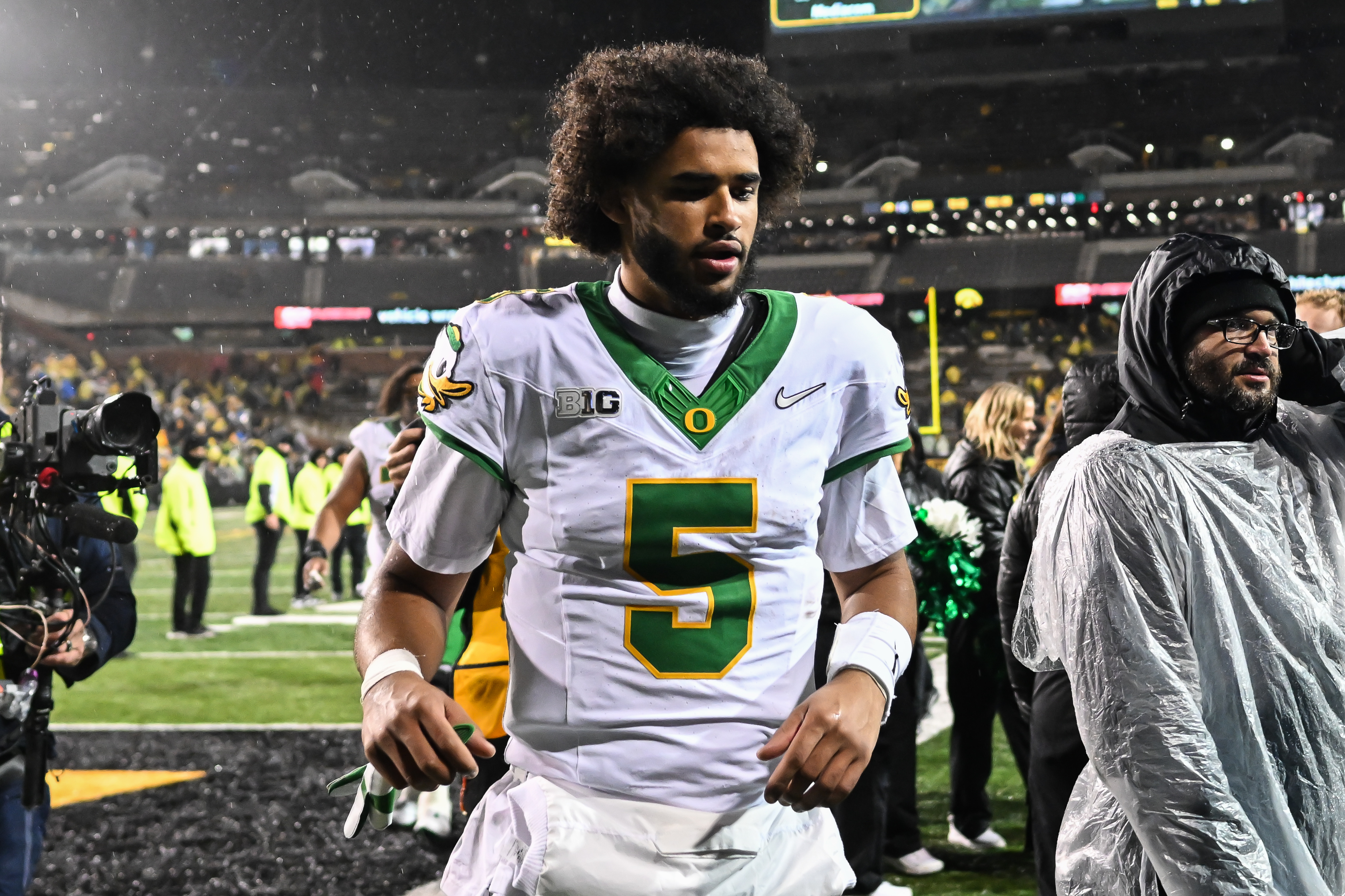 Minnesota vs. Oregon Prediction & Odds: College Football Week 12 Betting Preview