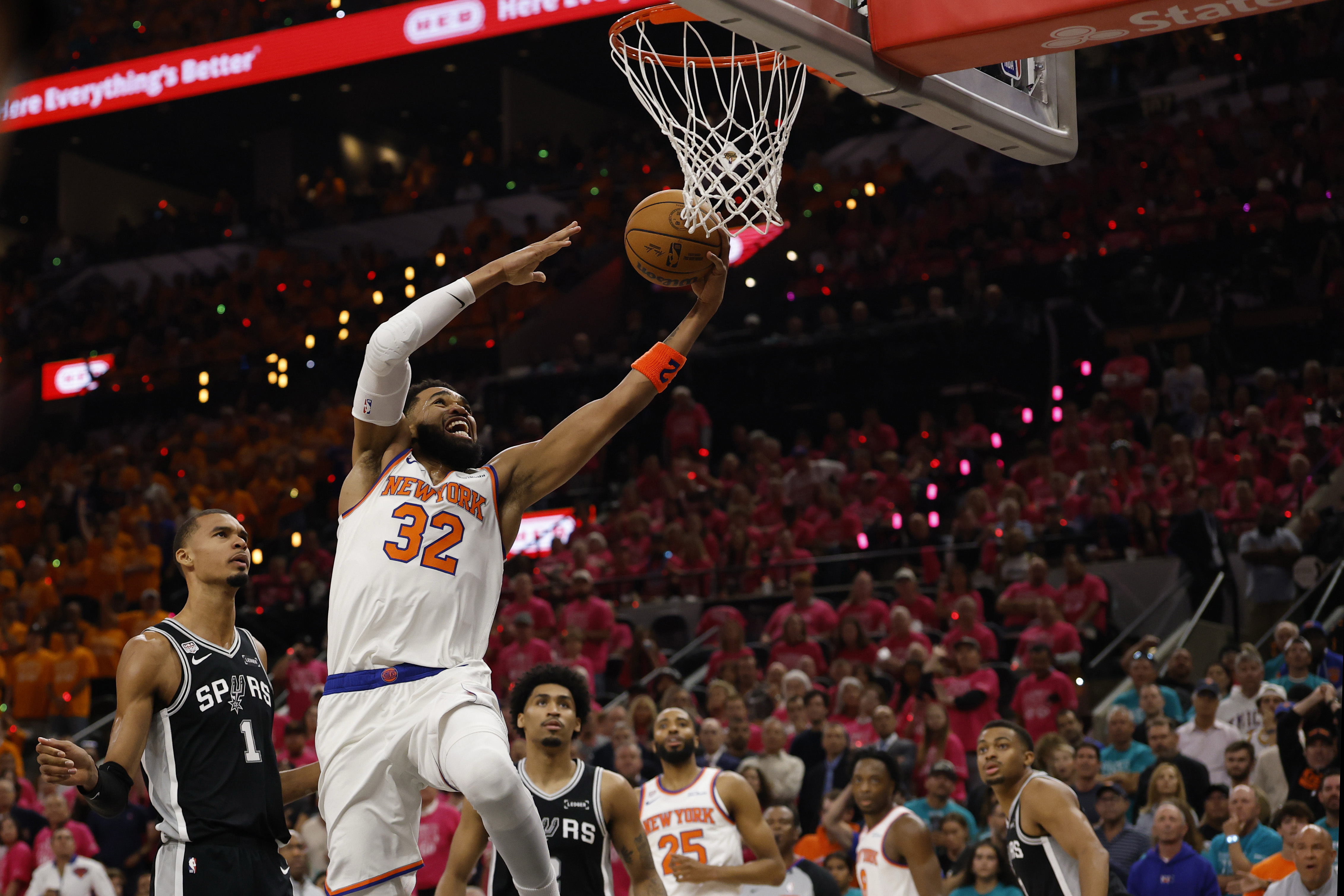 New York Knicks center Karl-Anthony Towns (32) shoots as San Antonio Spurs forward Victor Wembanyama (1) looks on as we break down our Spurs vs. Knicks prediction.