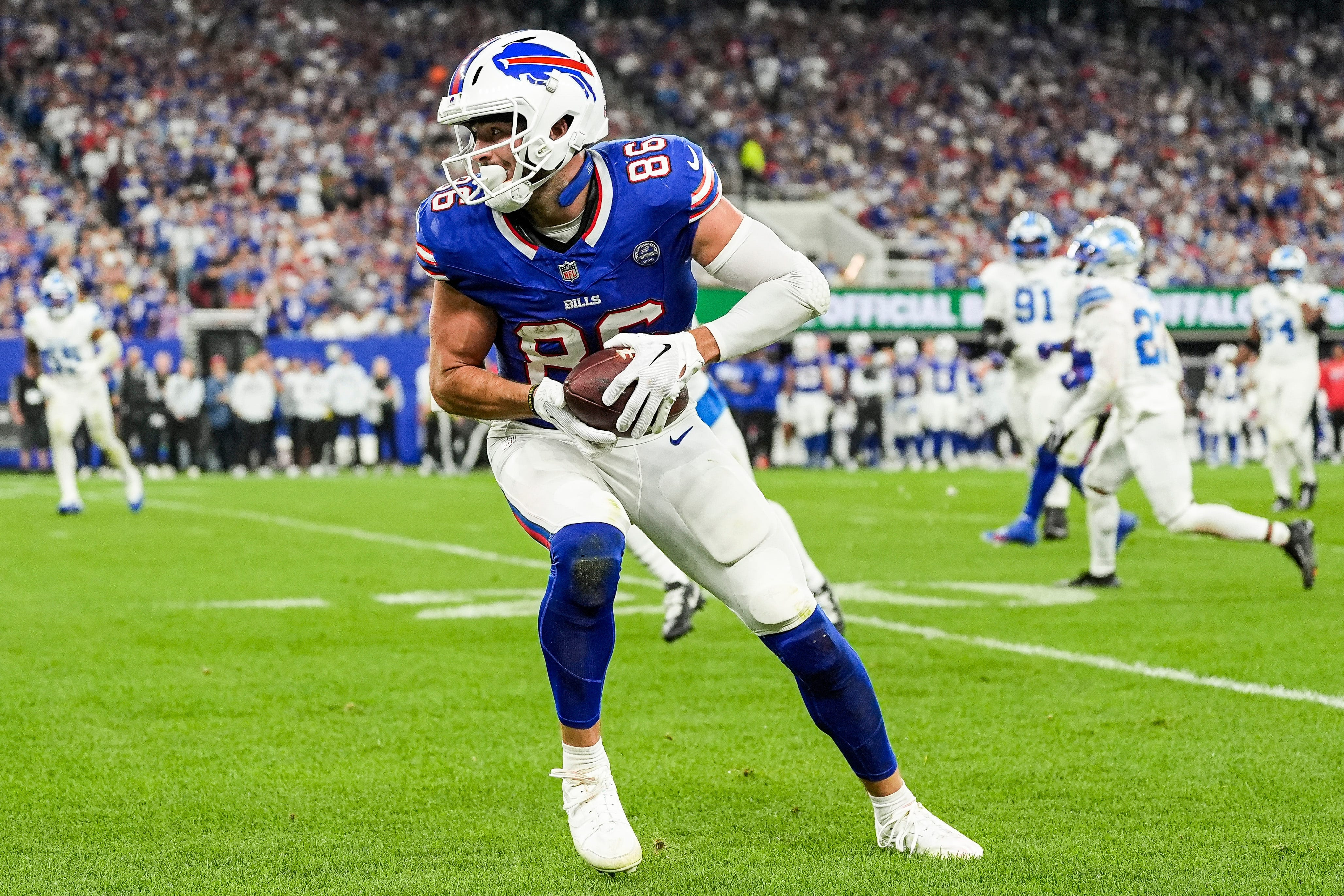 Buffalo Bills tight end Dalton Kincaid makes a catch as we make our best NFL player props for Week 3