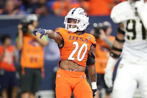 UTSA Roadrunners running back Robert Henry celebrates after a touchdown as we make our best Tulane vs. UTSA prediction