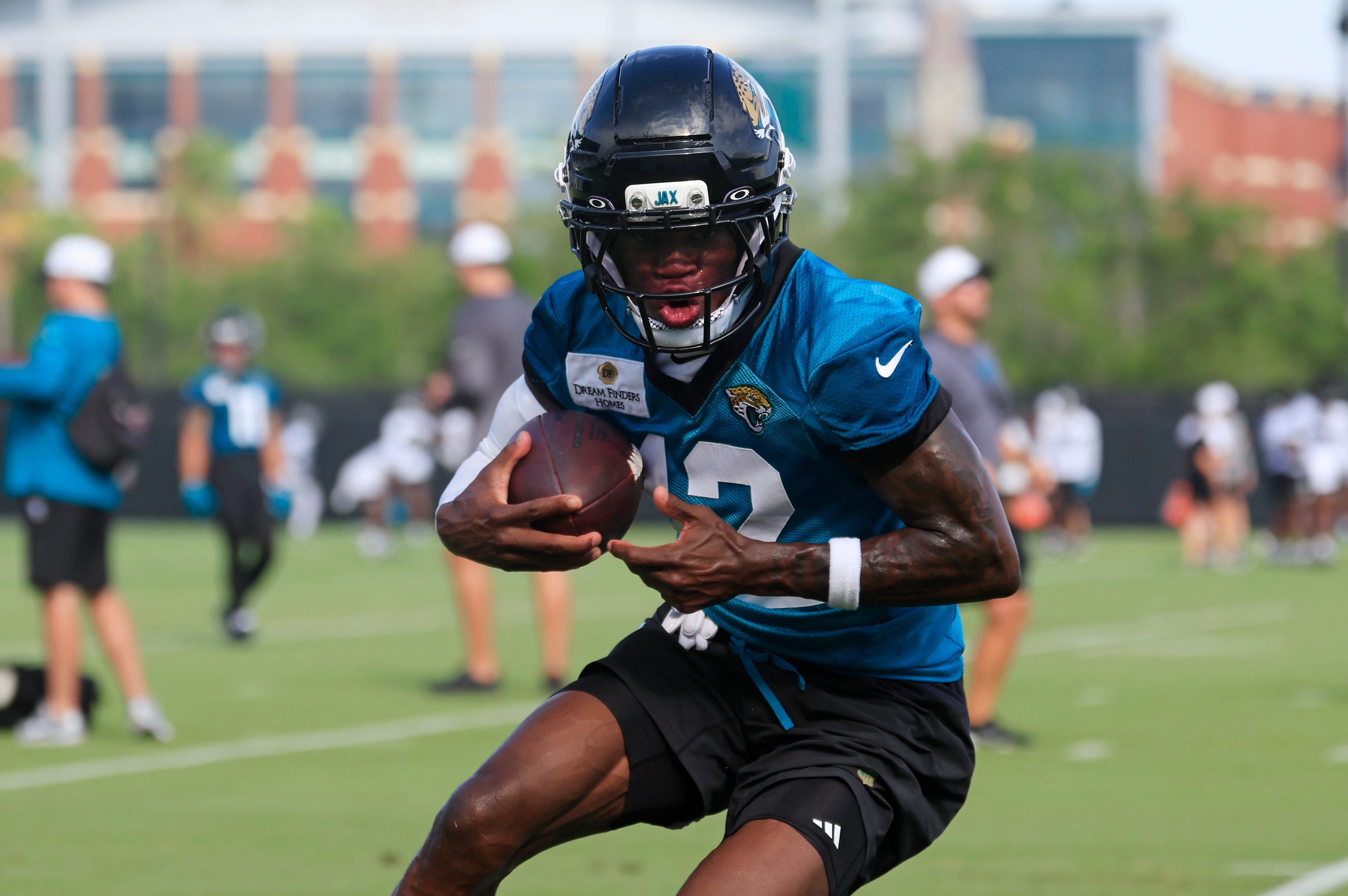 Week 1 Rookie Player Props: Projecting Ashton Jeanty, Cameron Ward, Travis Hunter's Week 1 Performances