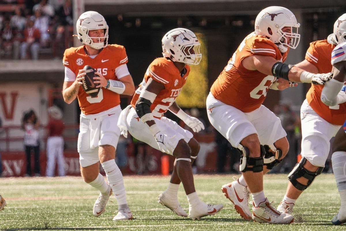 Texas quarterback Quinn Ewers looks to pass against Florida. The Longhorns have the second-shortest SEC Championship odds.