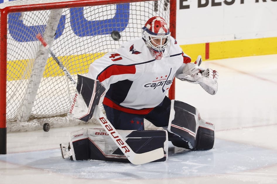 Devils sign recently acquired goaltender Vanecek to three-year contract