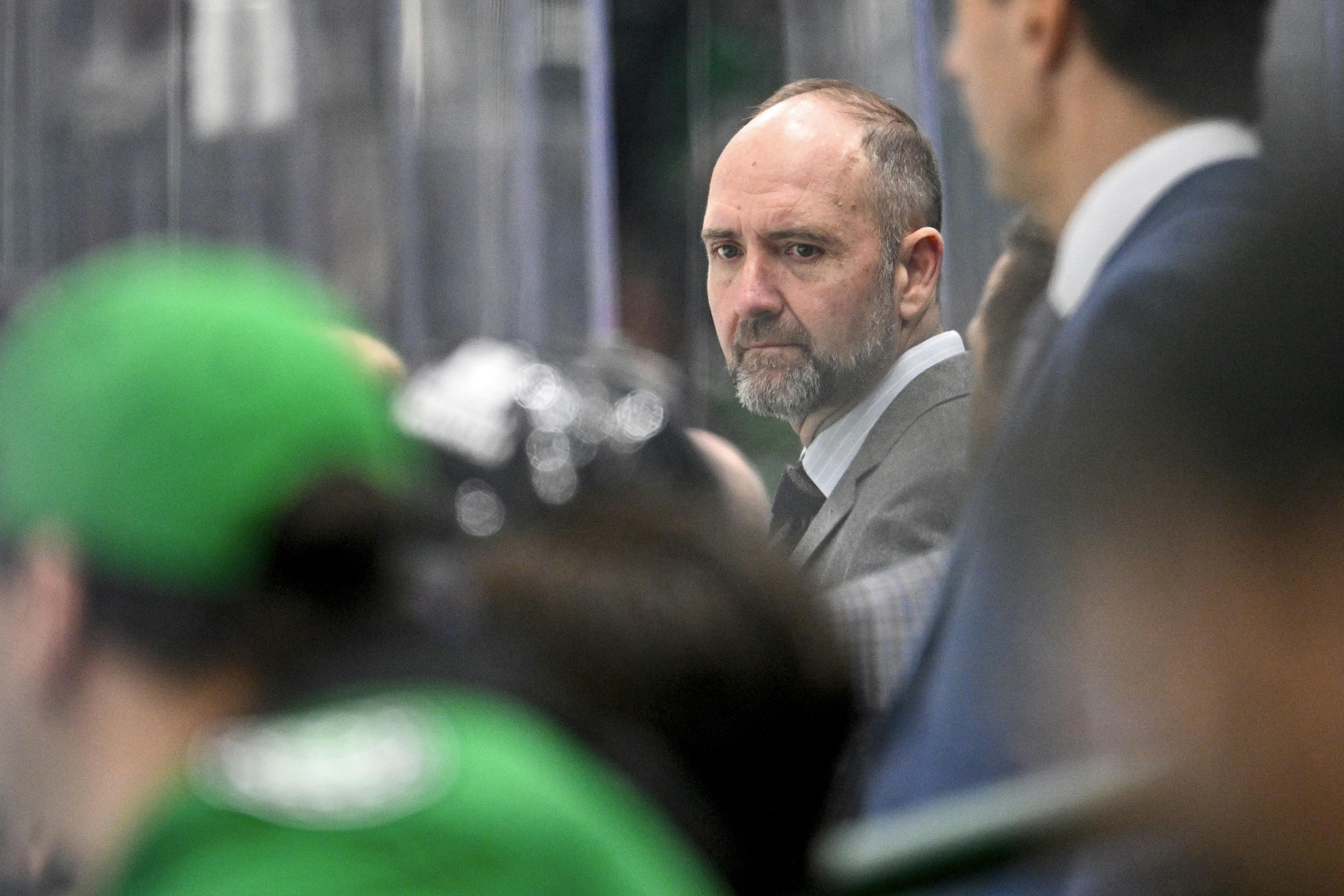 Dallas Stars head coach Peter DeBoer against the Calgary Flames as we break down the Jack Adams Award odds. 