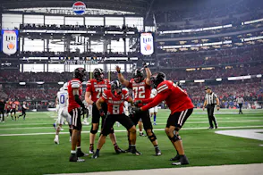 🏈 College Football Win Totals & Over/Under Odds 2026: Texas Tech, Notre Dame Lead