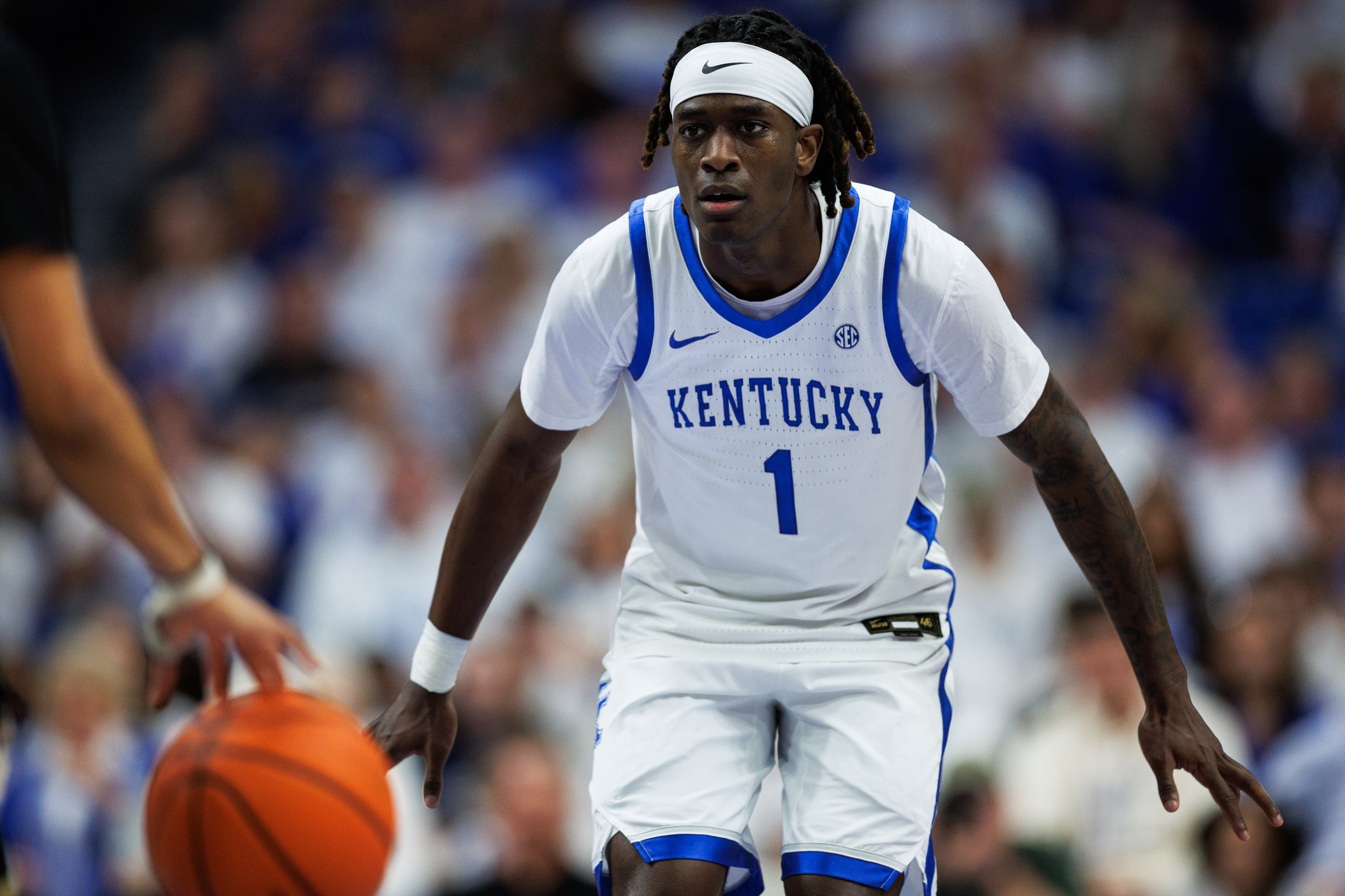 Kentucky Wildcats guard Denzel Aberdeen - who's featured in my Santa Clara vs. Kentucky predictions - defends. 